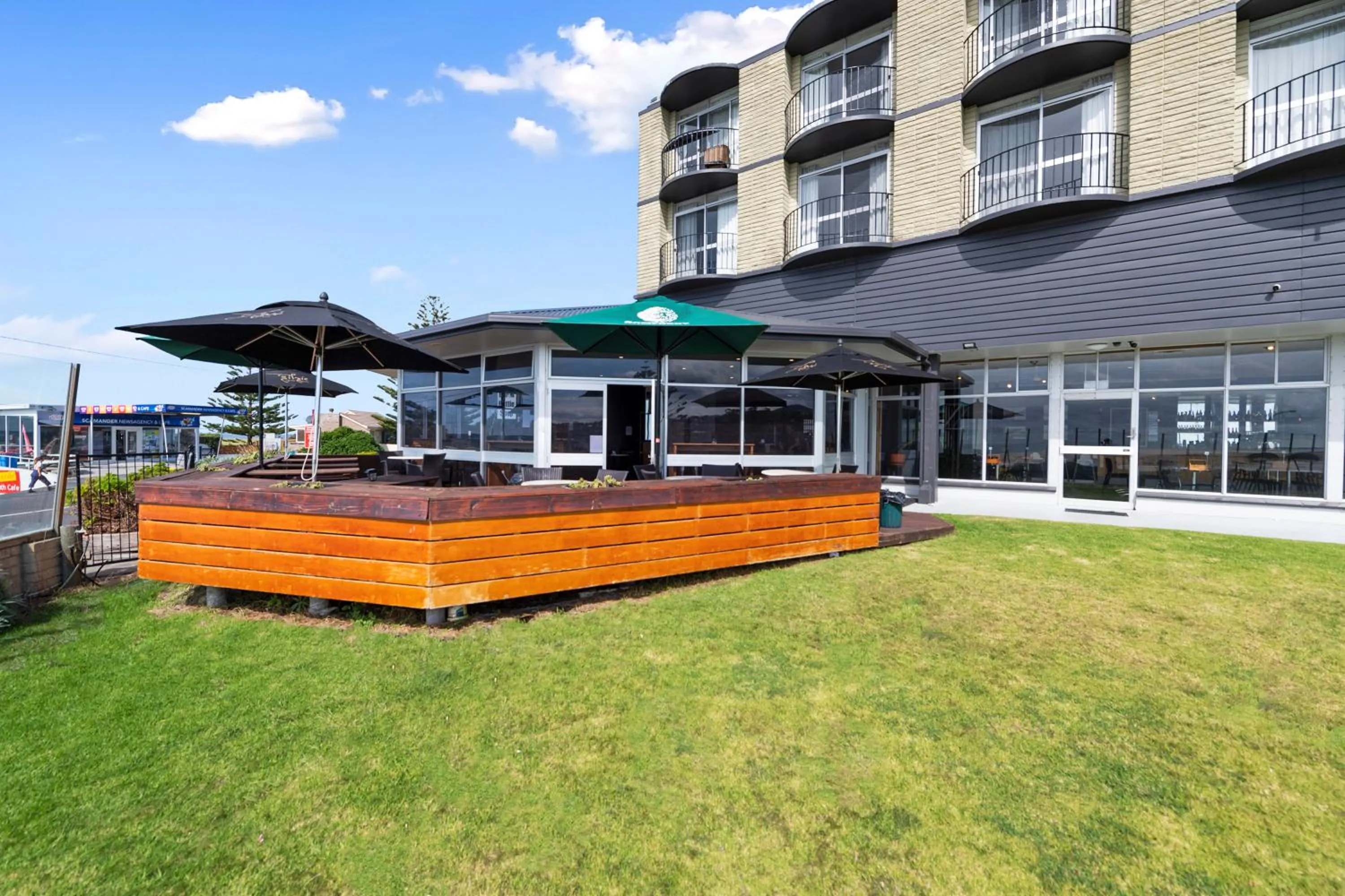 Lounge or bar in Scamander Beach Resort