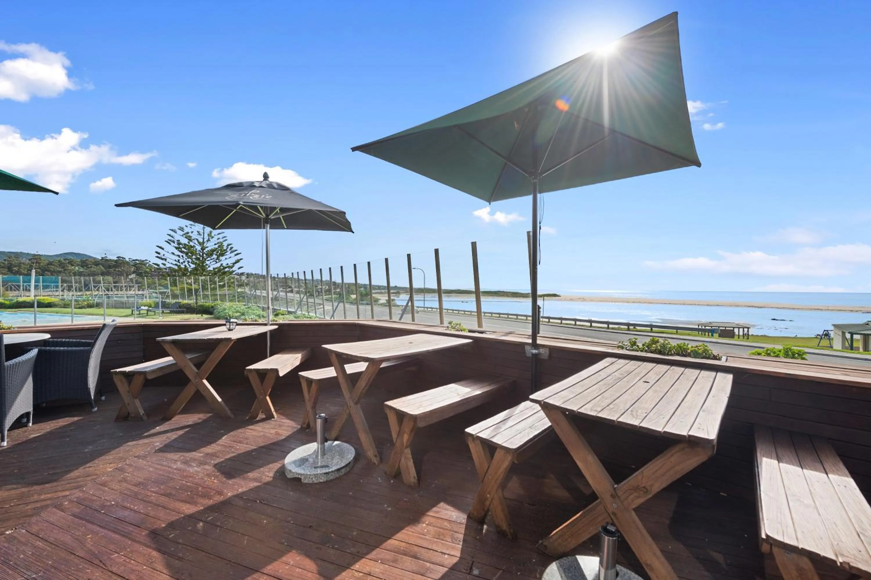 Lounge or bar in Scamander Beach Resort