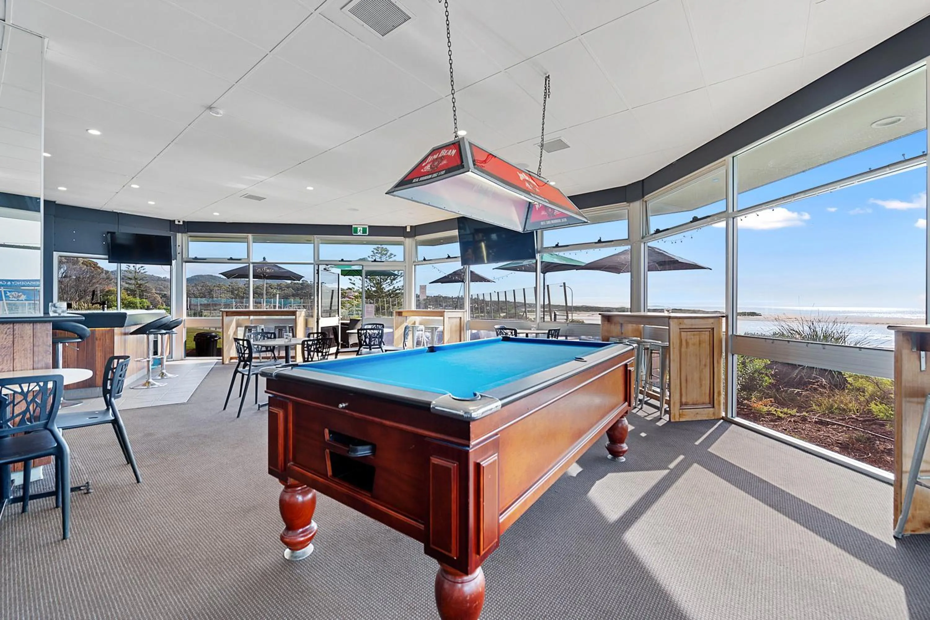 Lounge or bar in Scamander Beach Resort