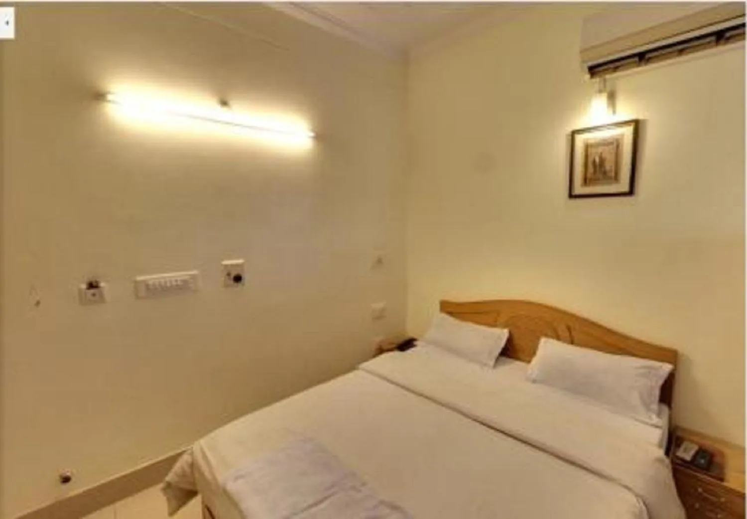 Bedroom, Bed in Hotel Landmark