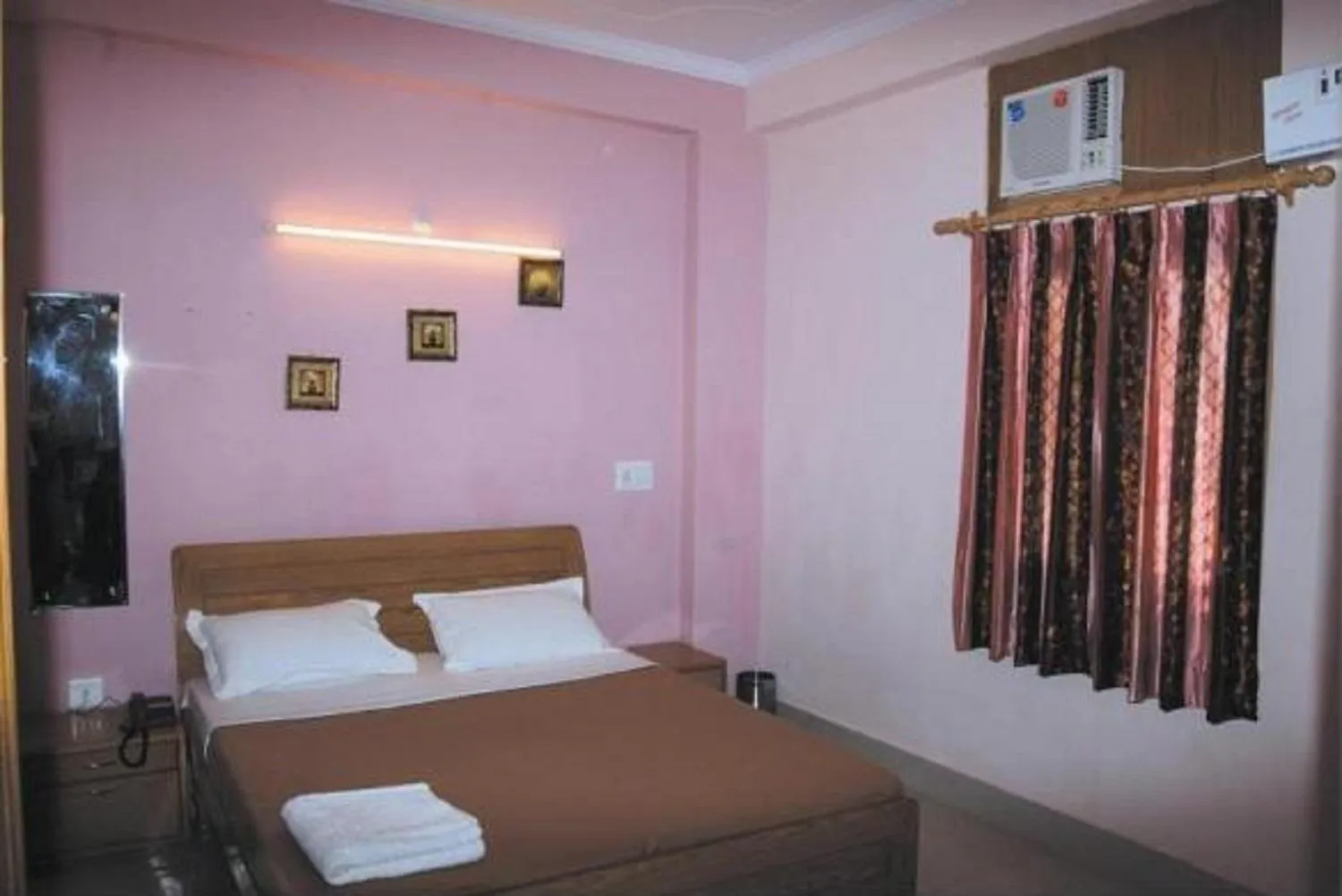 Bedroom, Bed in Hotel Landmark