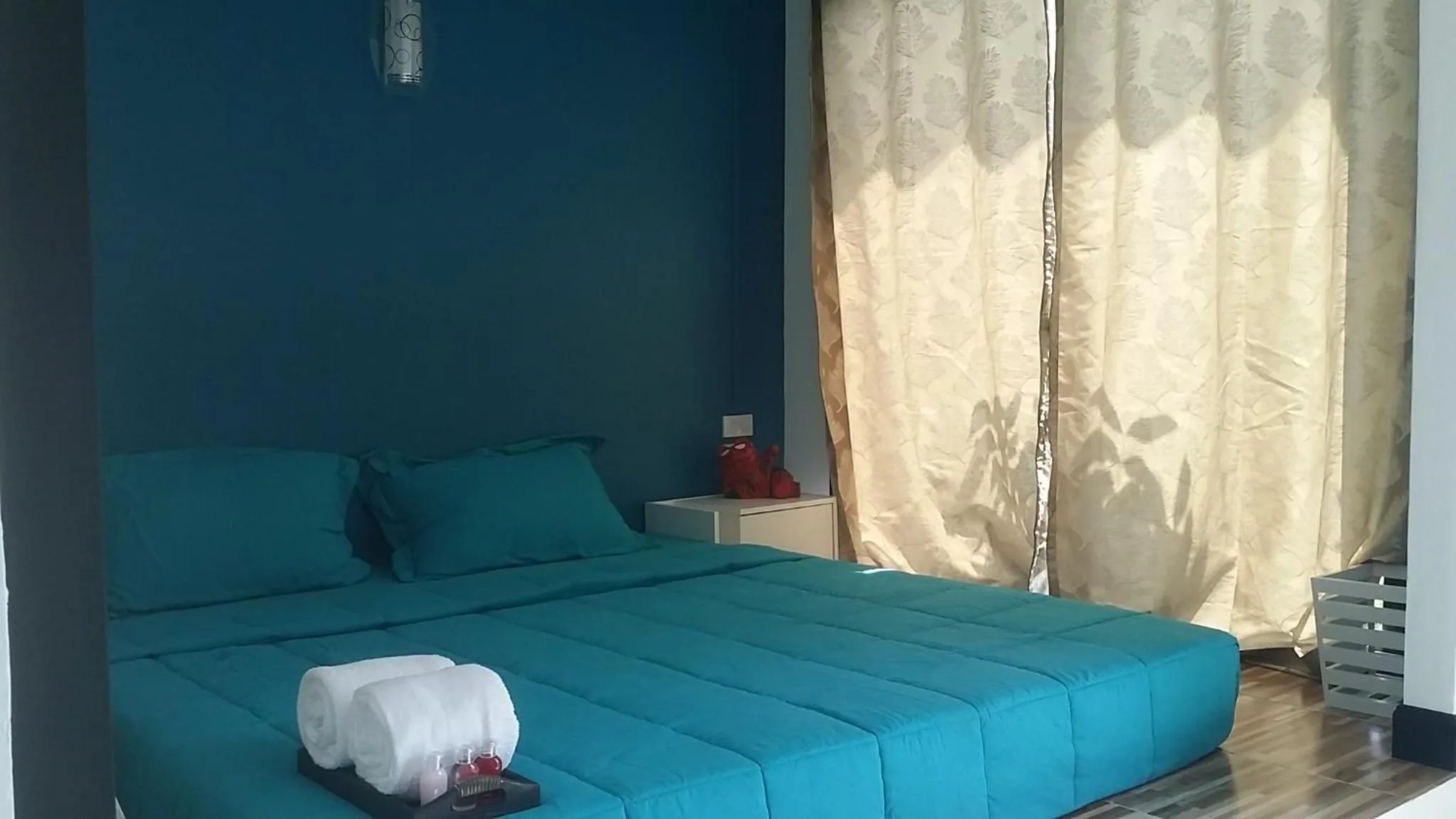 Property building, Bed in T'Luck House Resort