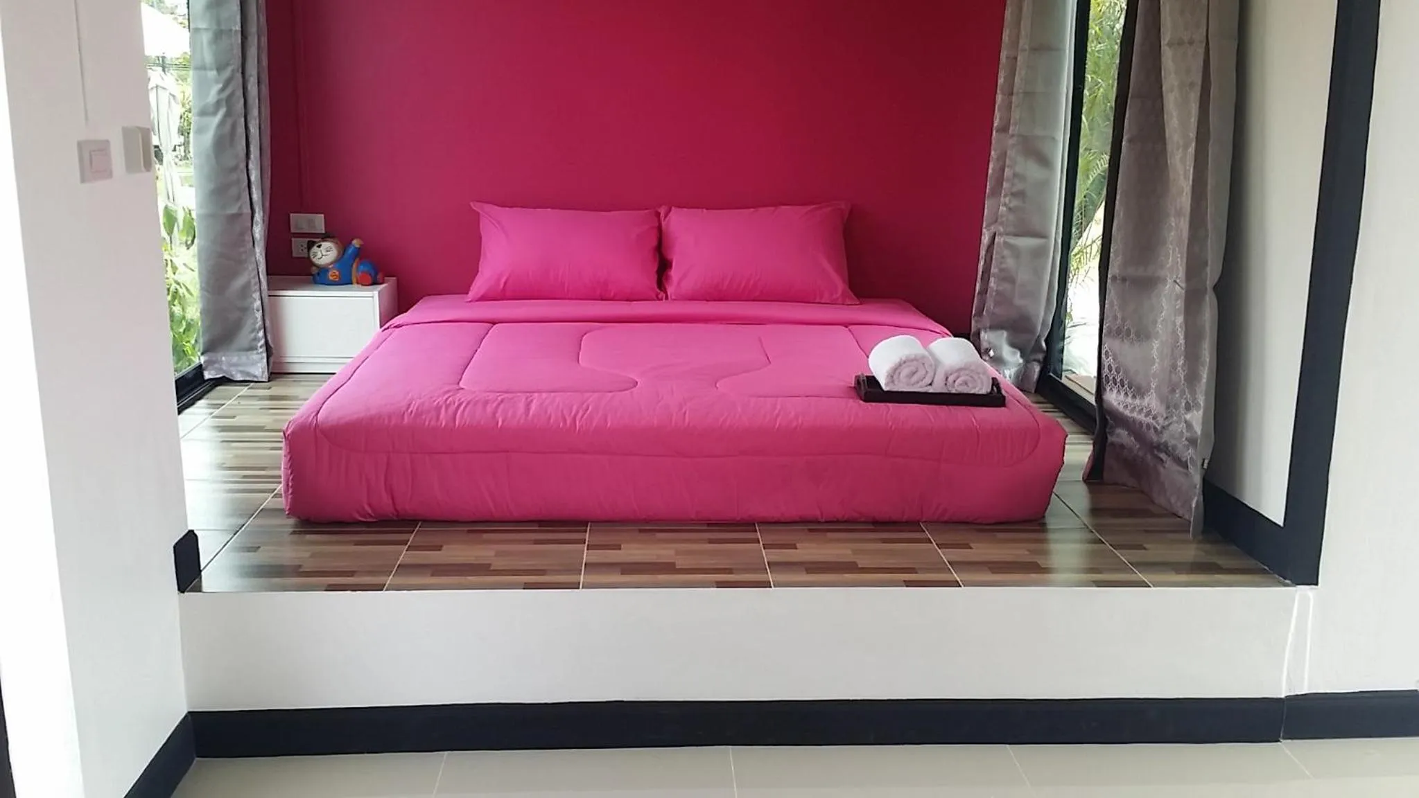 Property building, Bed in T'Luck House Resort