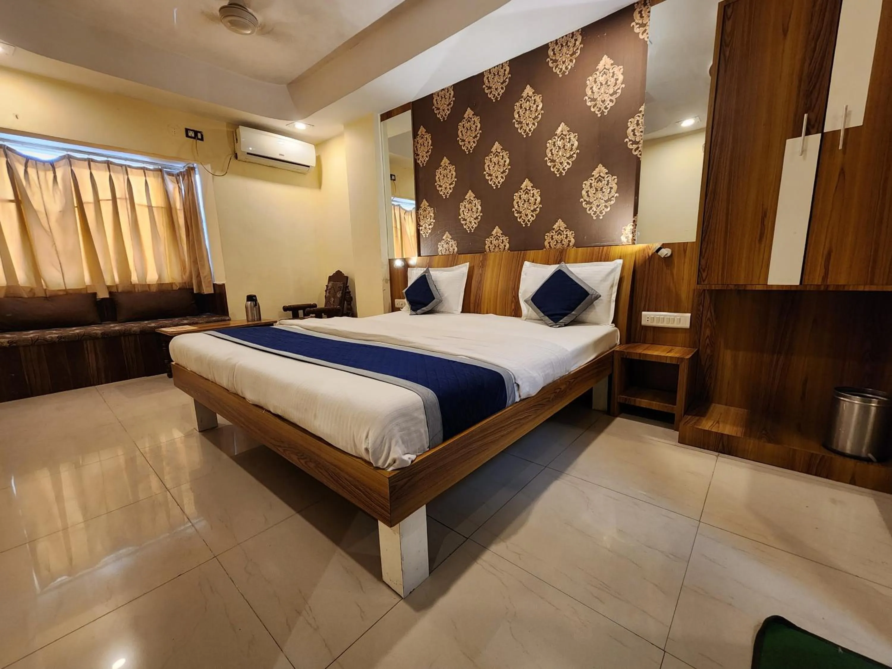 Bedroom, Bed in Hotel Savera