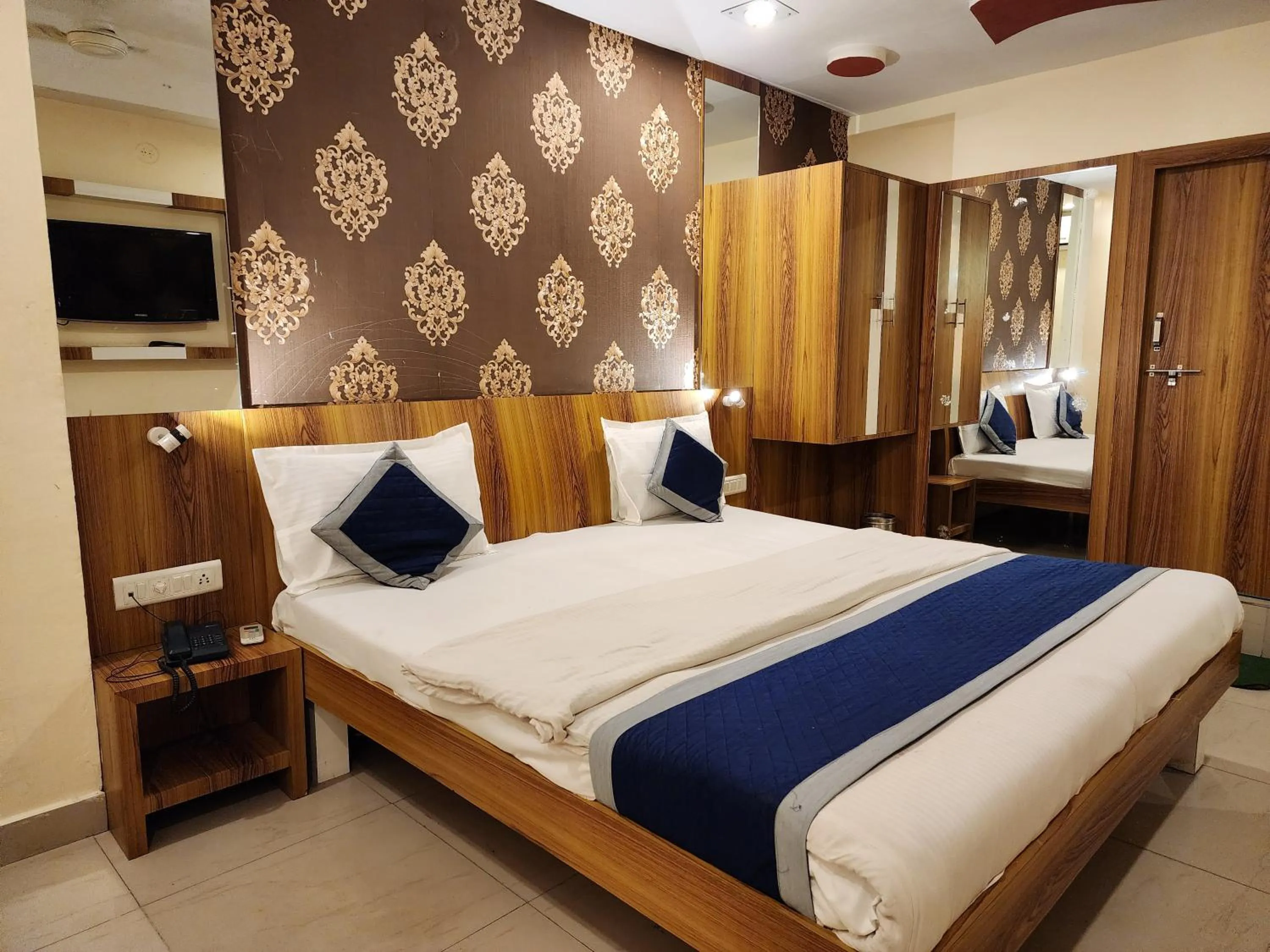 Bedroom, Bed in Hotel Savera