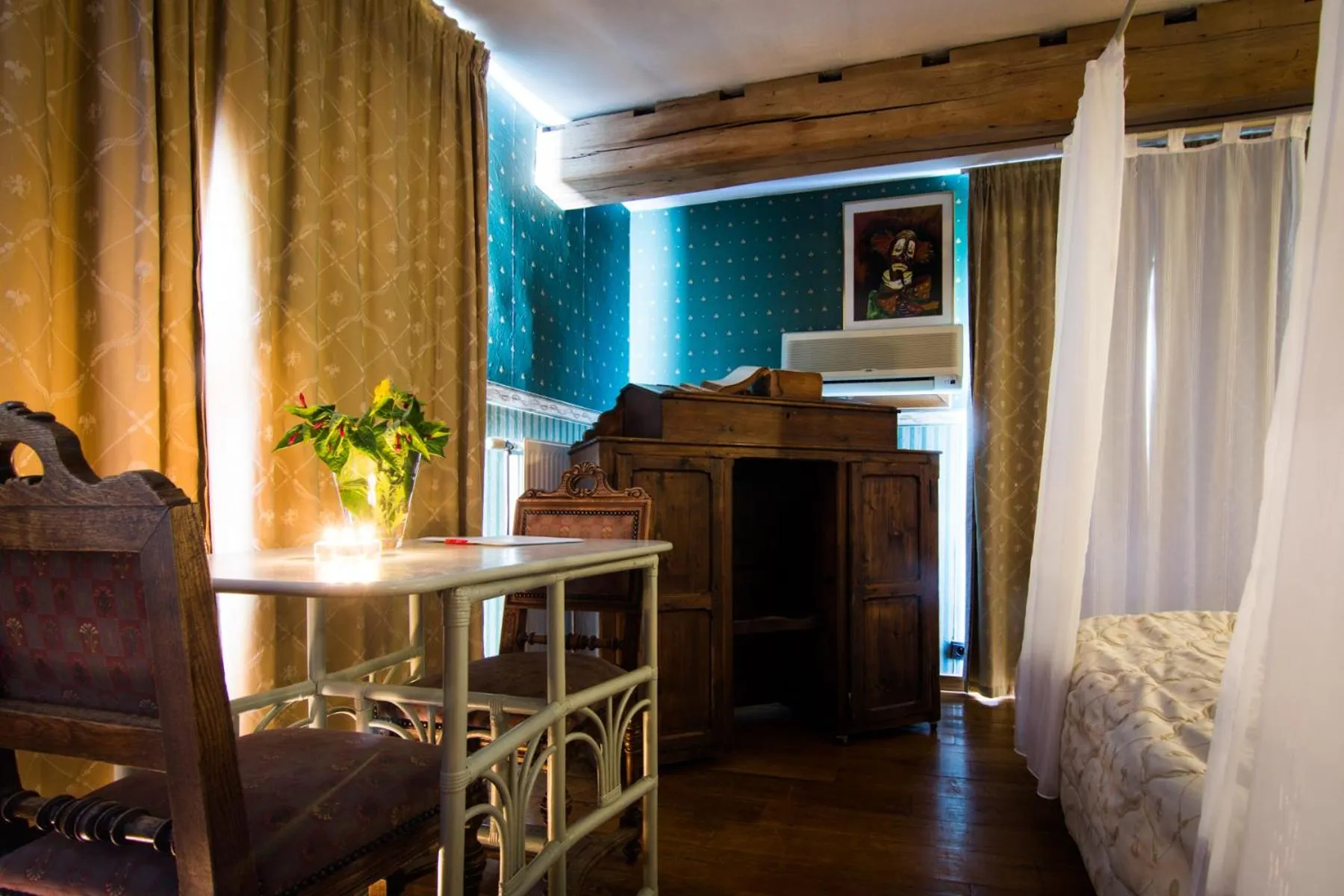 Decorative detail in Hotel De Stokerij