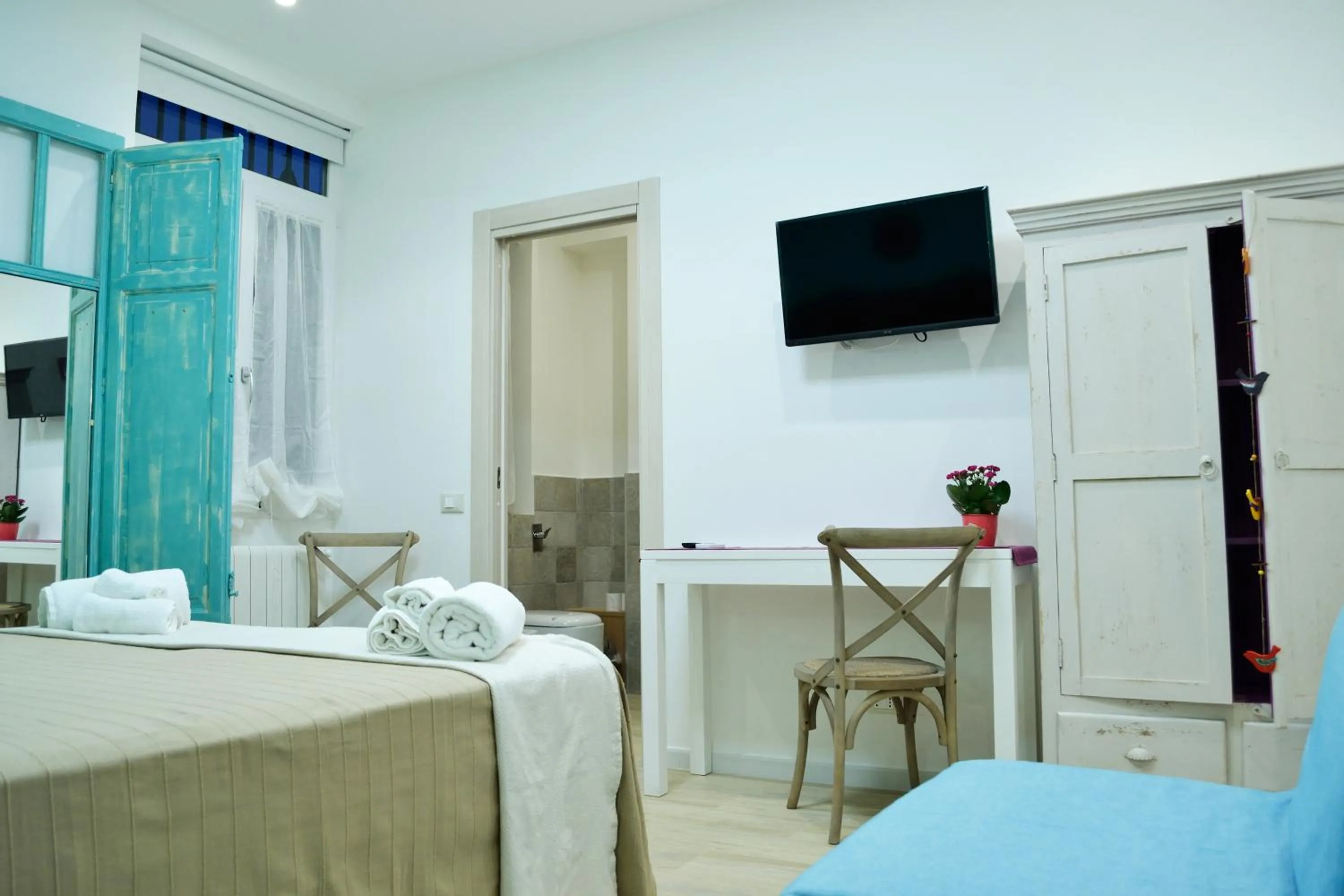 Photo of the whole room, Bed in Piazza Marina