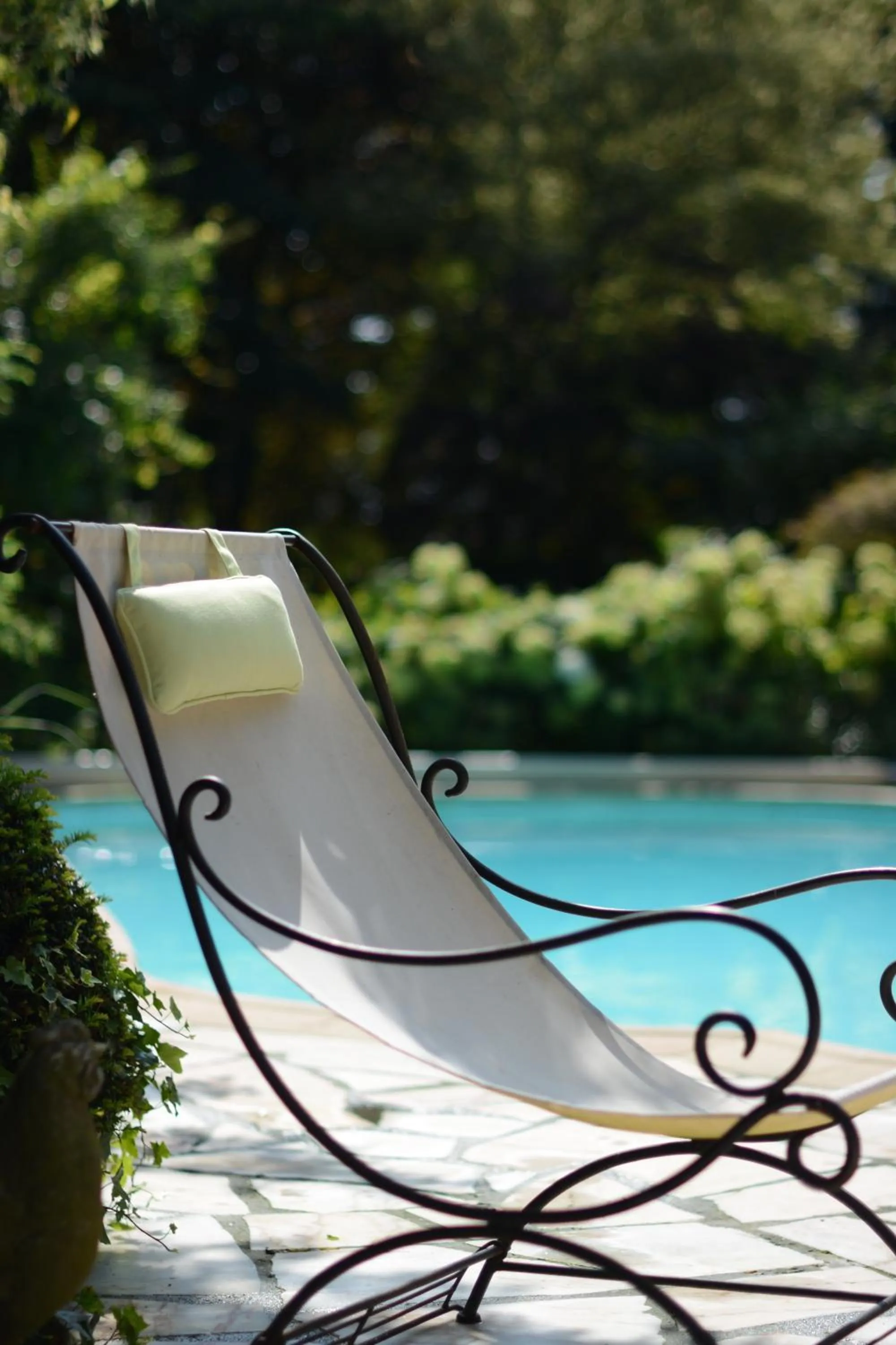 Pool view in La Roseraie