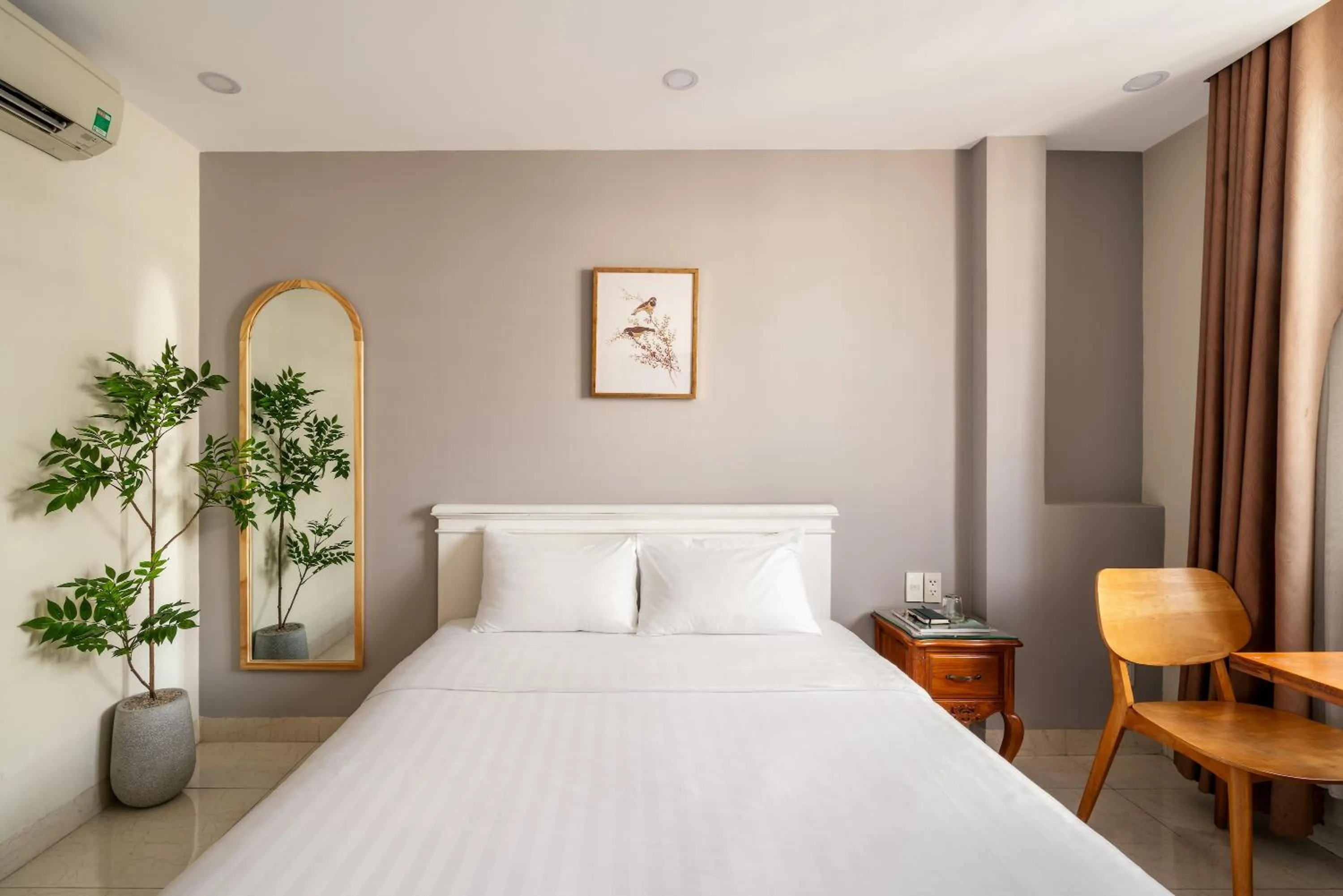 Bed in SAZI Erato Hotel - Free Airport & Breakfast