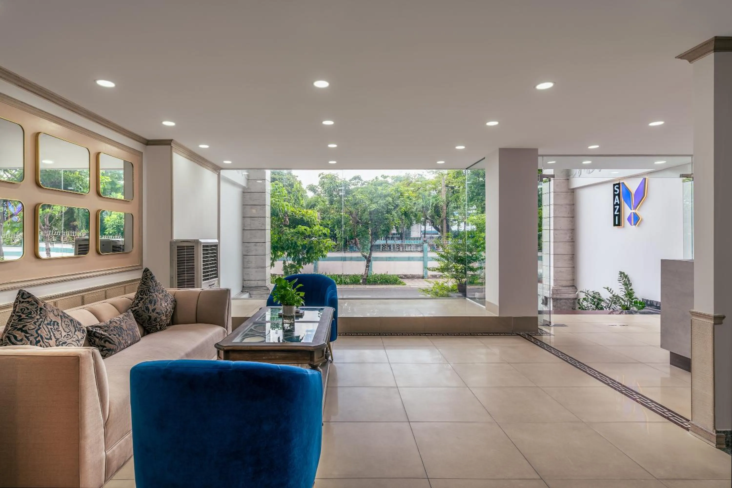 Living room in SAZI Erato Hotel - Free Airport & Breakfast