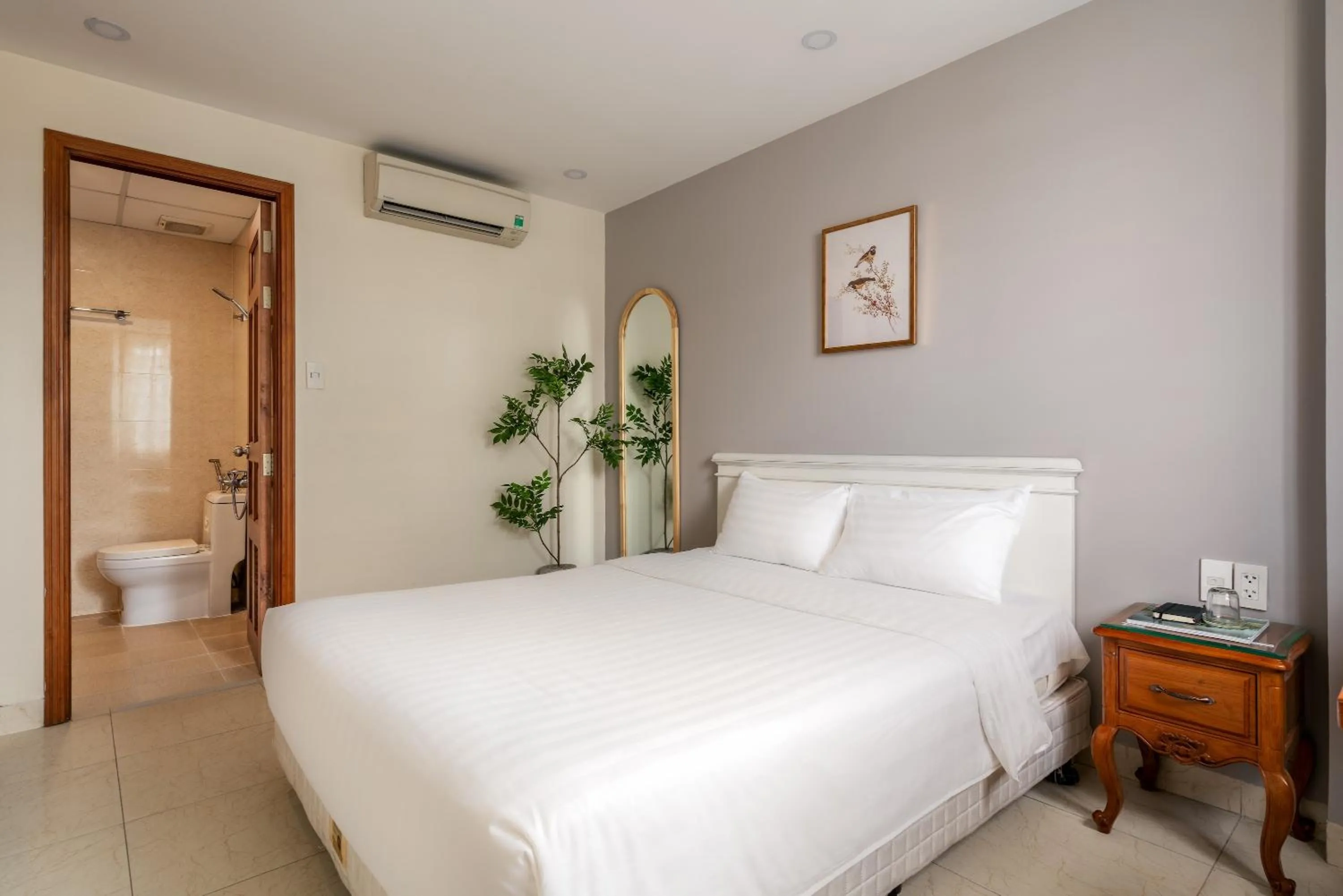 Bed in SAZI Erato Hotel - Free Airport & Breakfast
