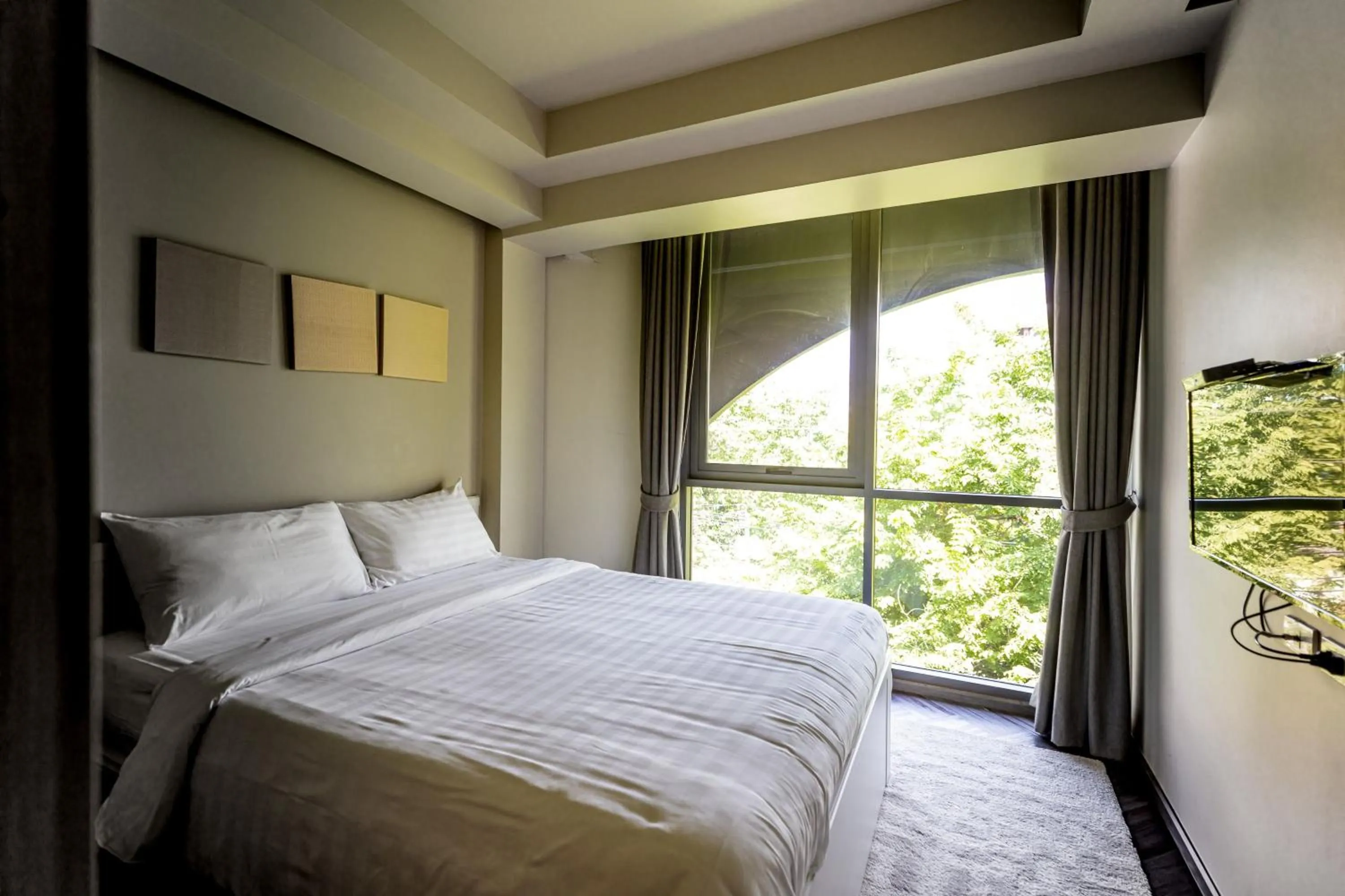 Deluxe Queen Room in Collection O The Spades Hostel