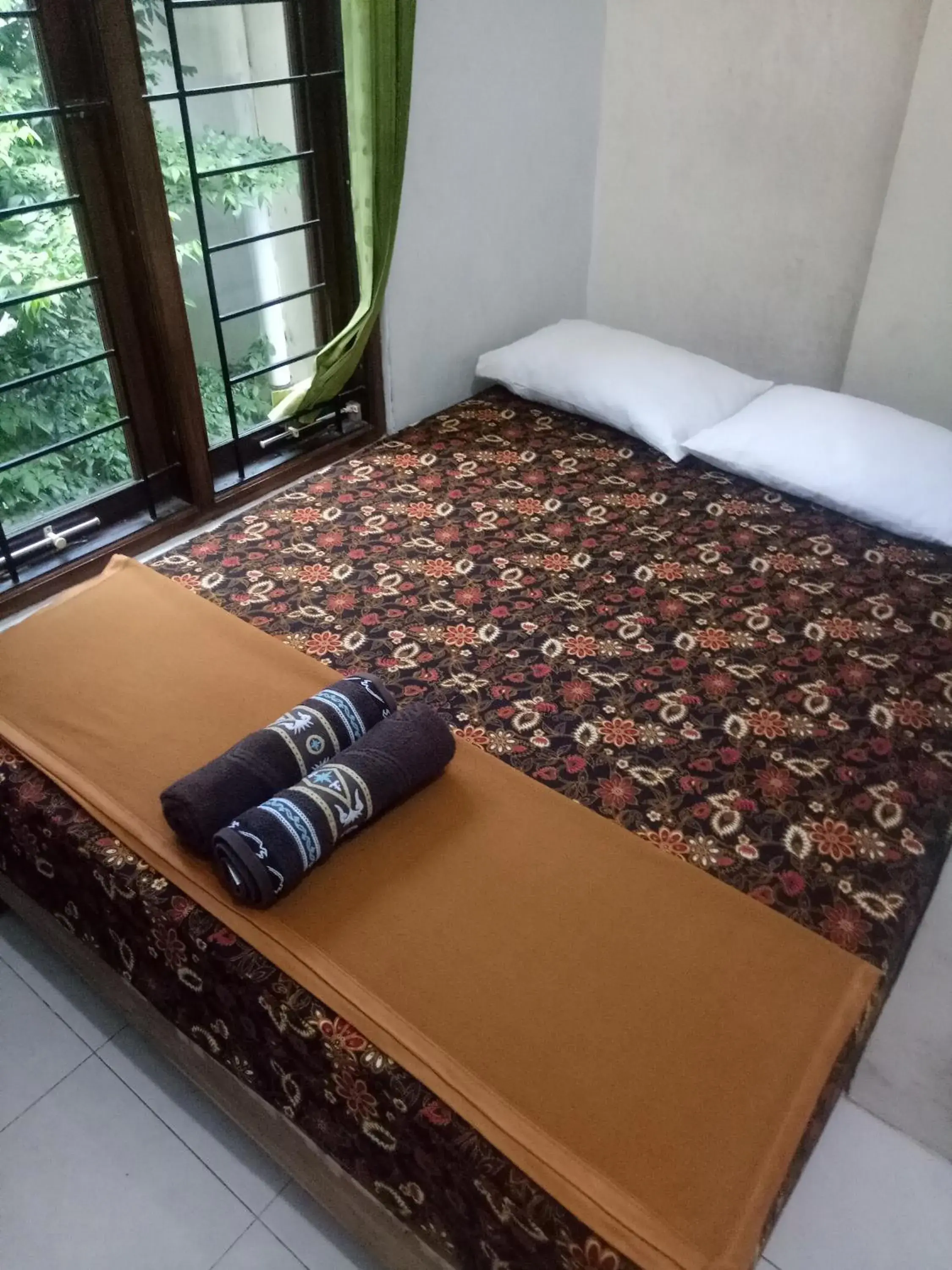 Economy Double Room with Fan in Losmen Fadel Malioboro Jogja Economy Double Room with Fan in Losmen Fadel Malioboro Jogja