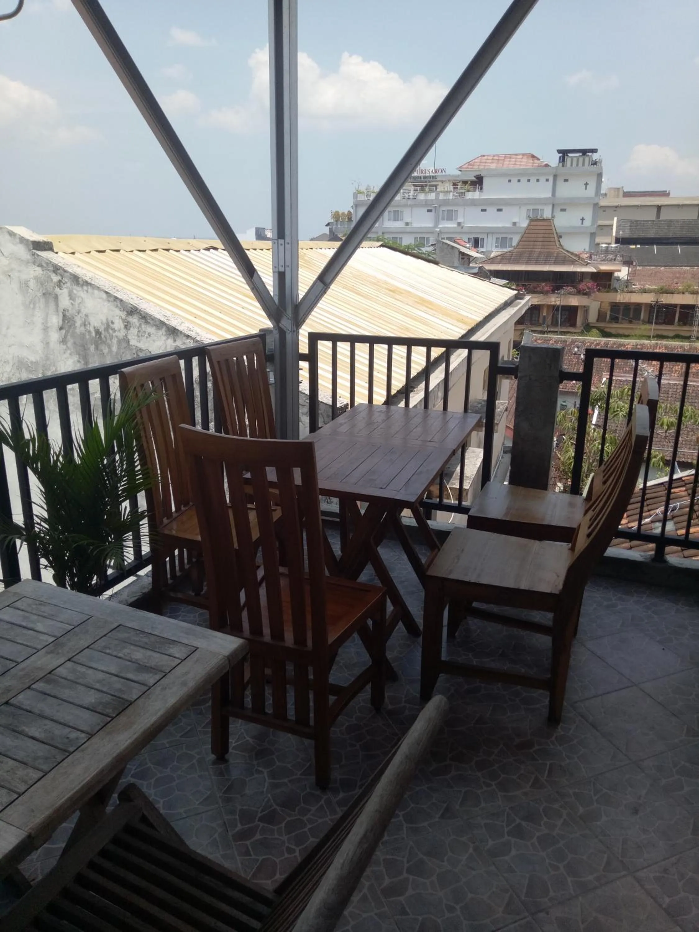 Balcony/Terrace in Losmen Fadel Malioboro Jogja