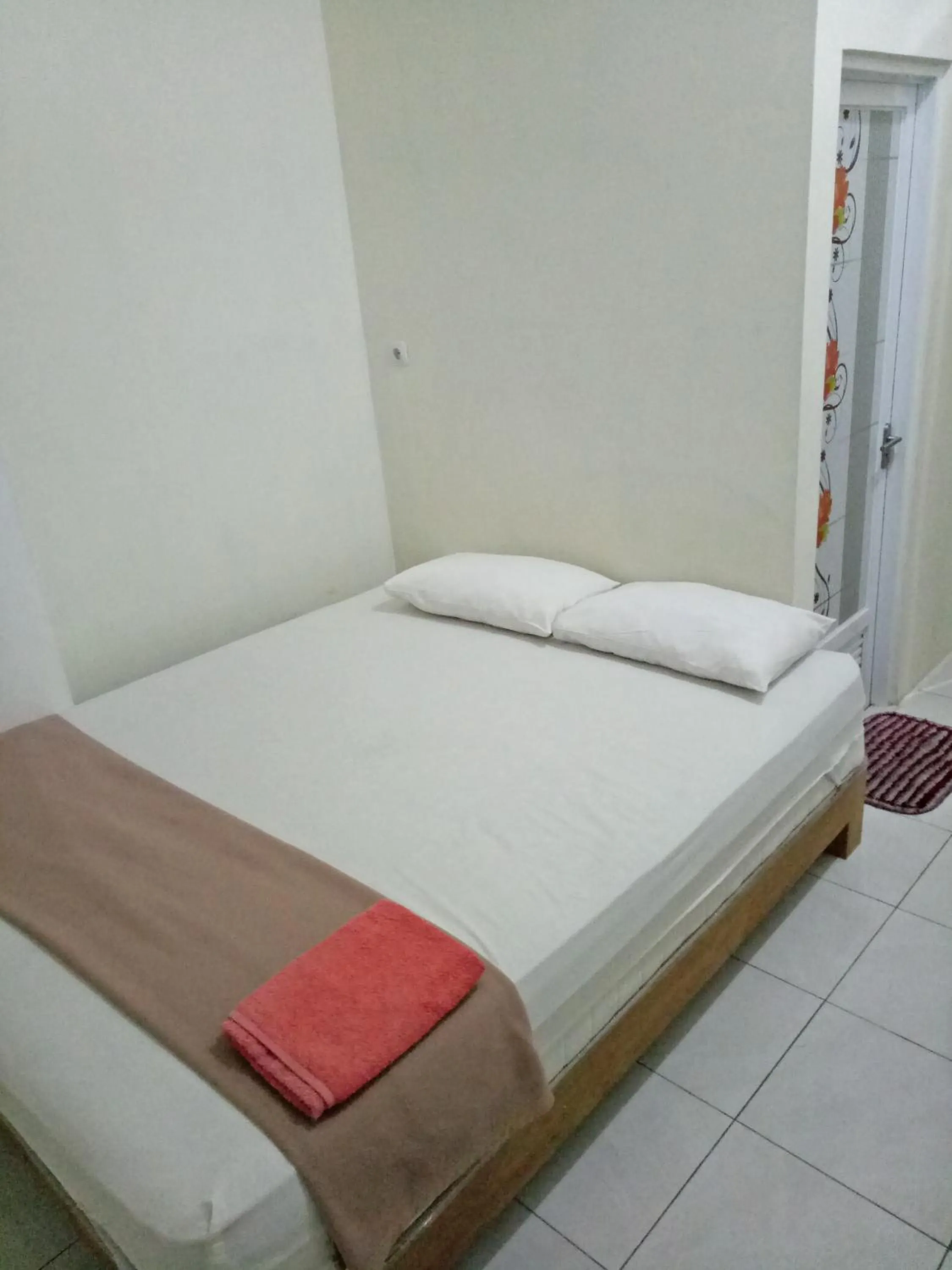 Bedroom, Bed in Losmen Fadel Malioboro Jogja