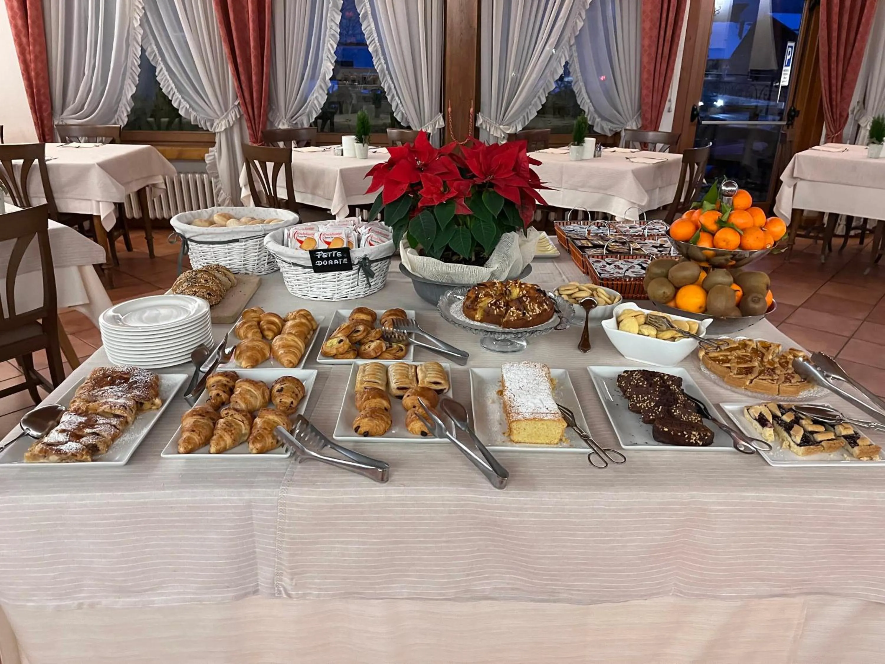 Buffet breakfast in Dolomiti Sport Hotel