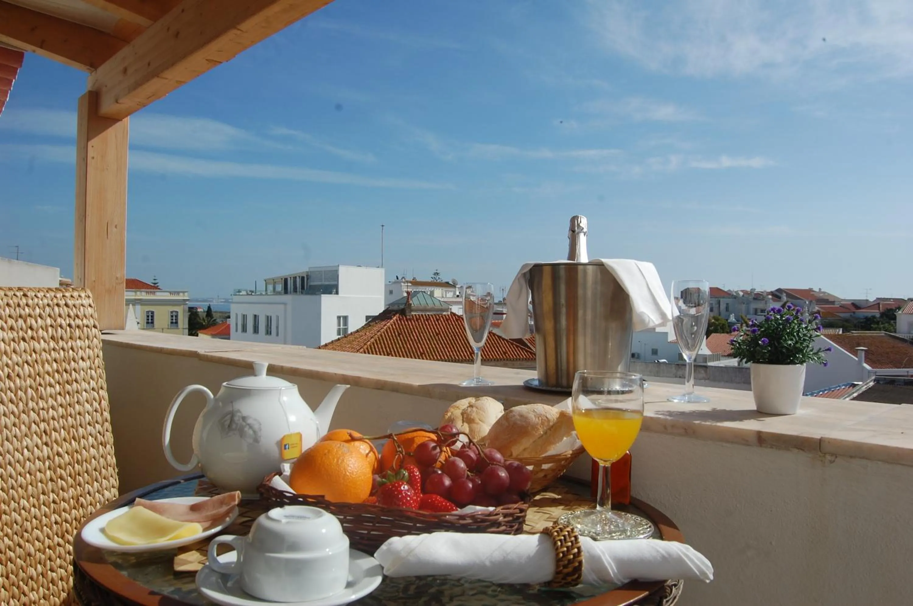 Restaurant/places to eat in Suites Inn Lagos