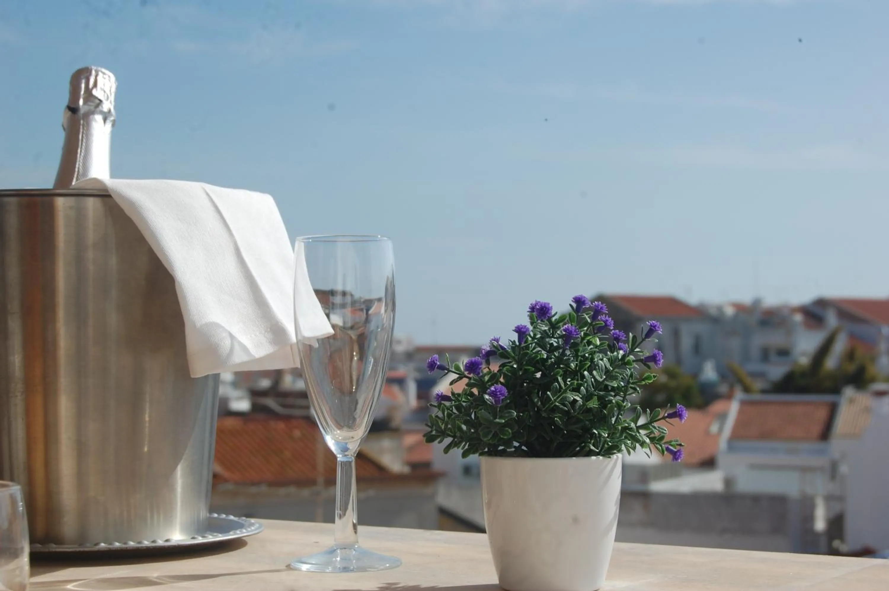 Restaurant/places to eat in Suites Inn Lagos