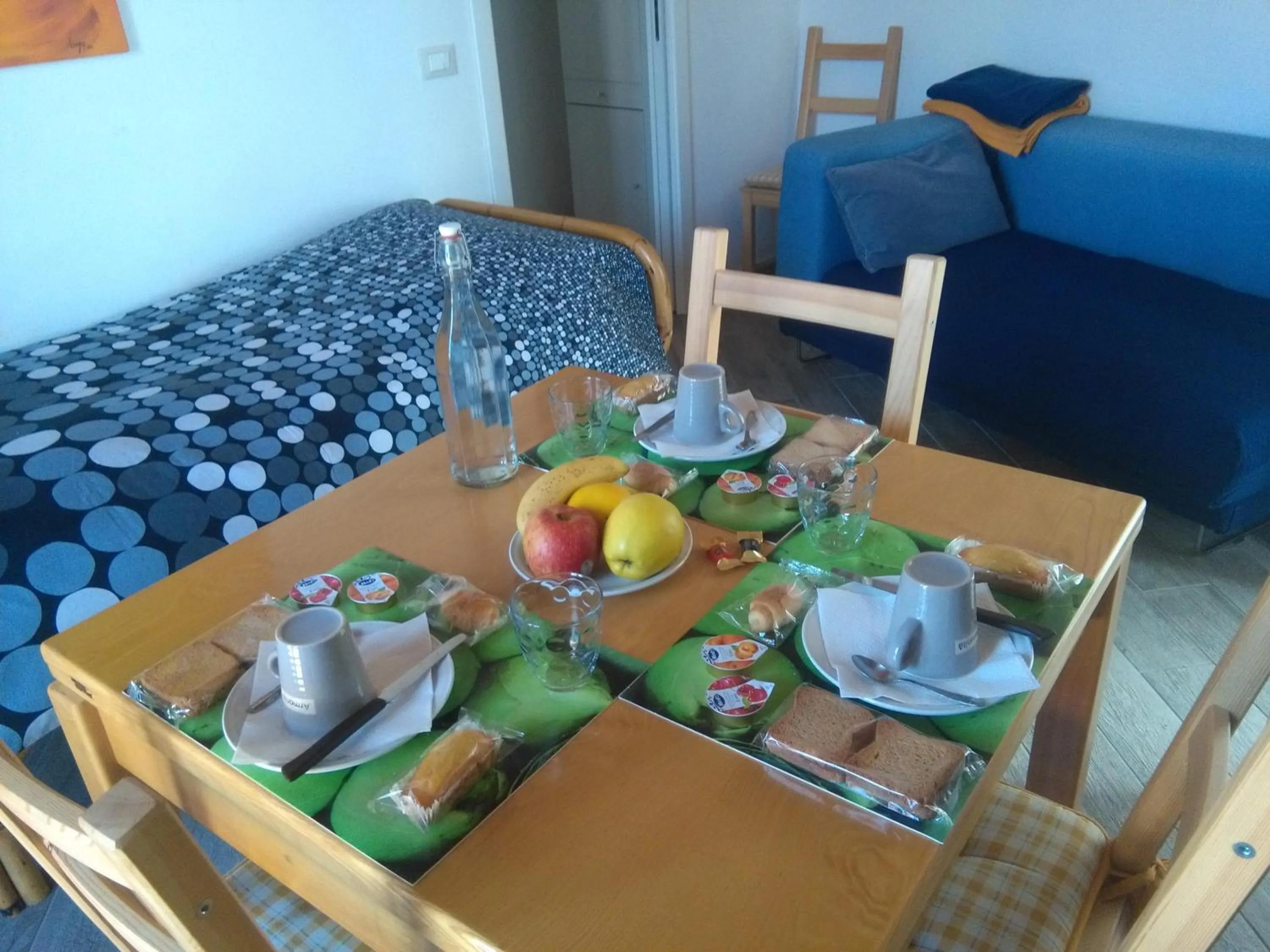 Buffet breakfast in Up b&b