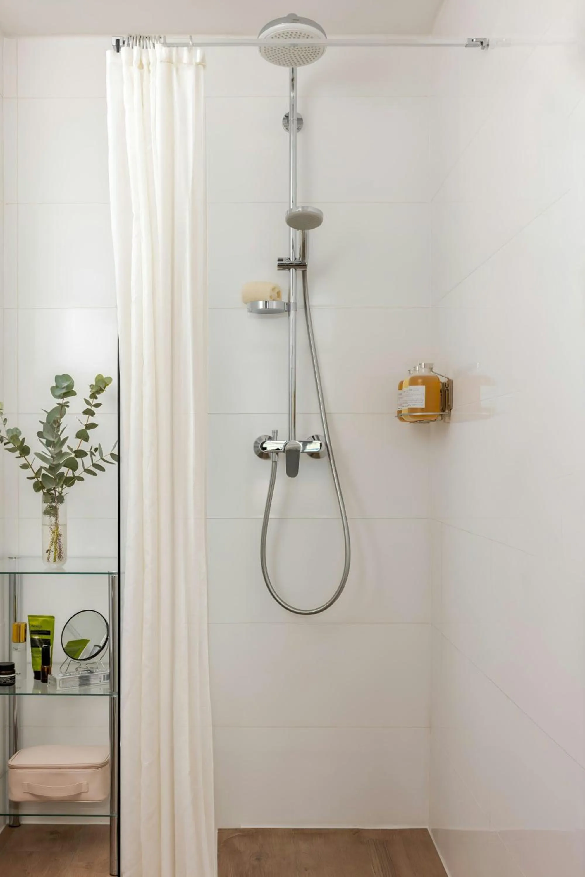 Bathroom in Yelo Belle Epoque Hotel Centre Ville, Sonder by Marriott Bonvoy