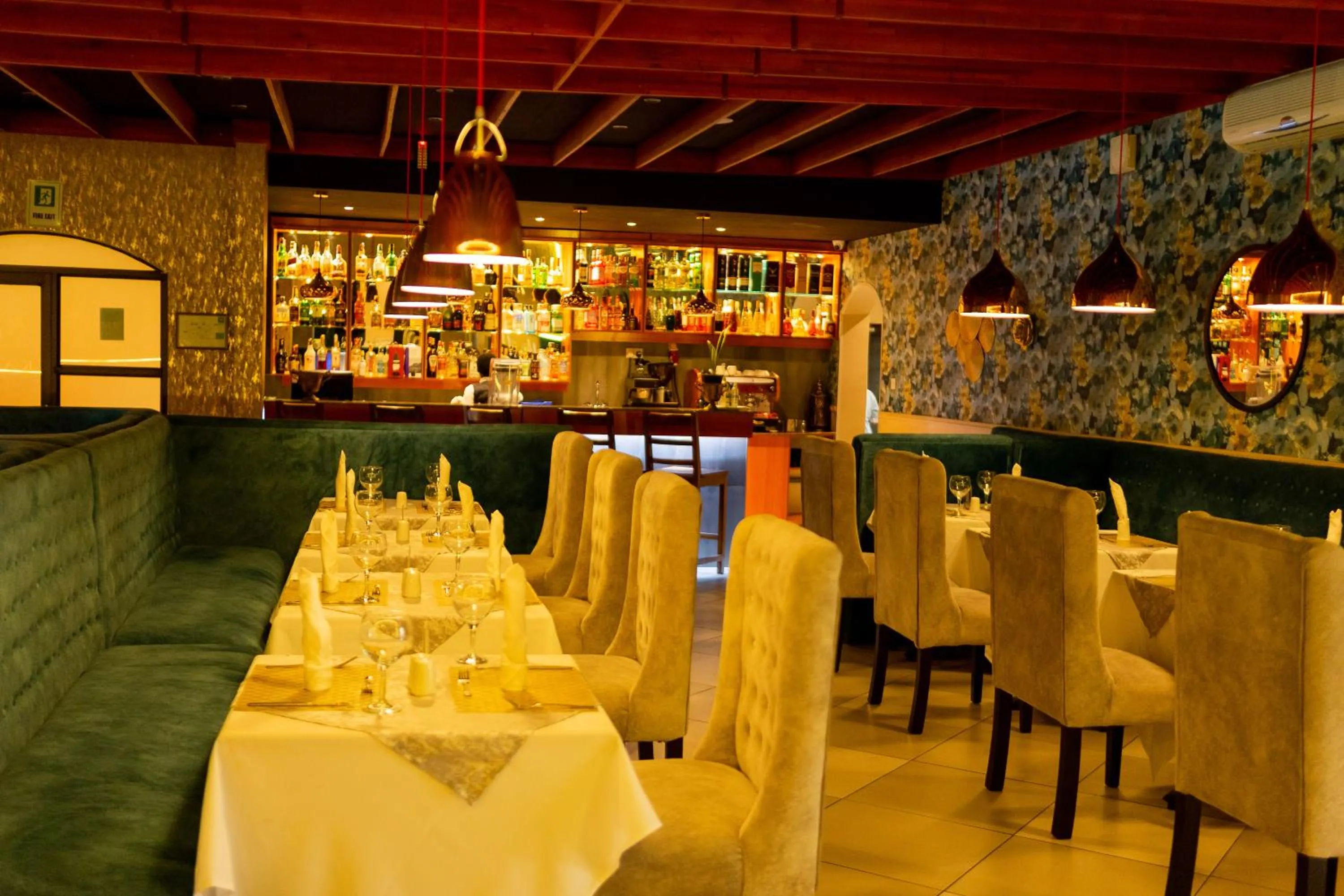 Restaurant/places to eat in Casa Mia Lodge & Restaurant