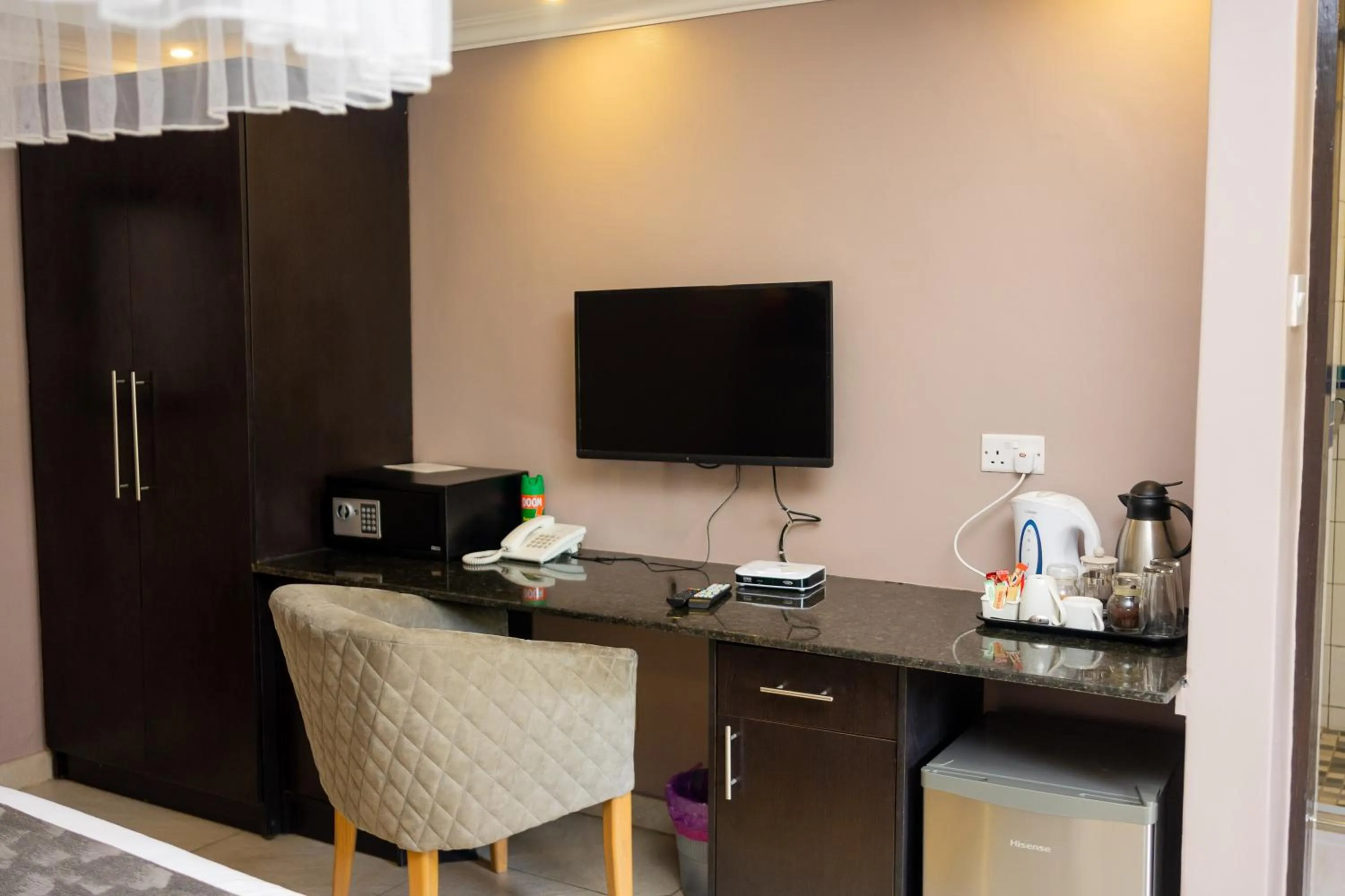 TV and multimedia in Casa Mia Lodge & Restaurant