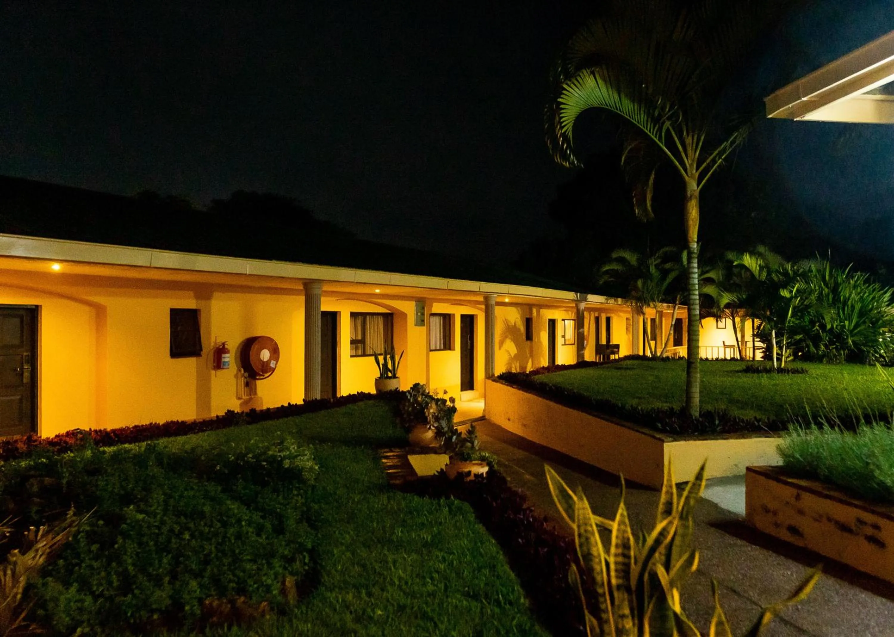 Property building in Casa Mia Lodge & Restaurant