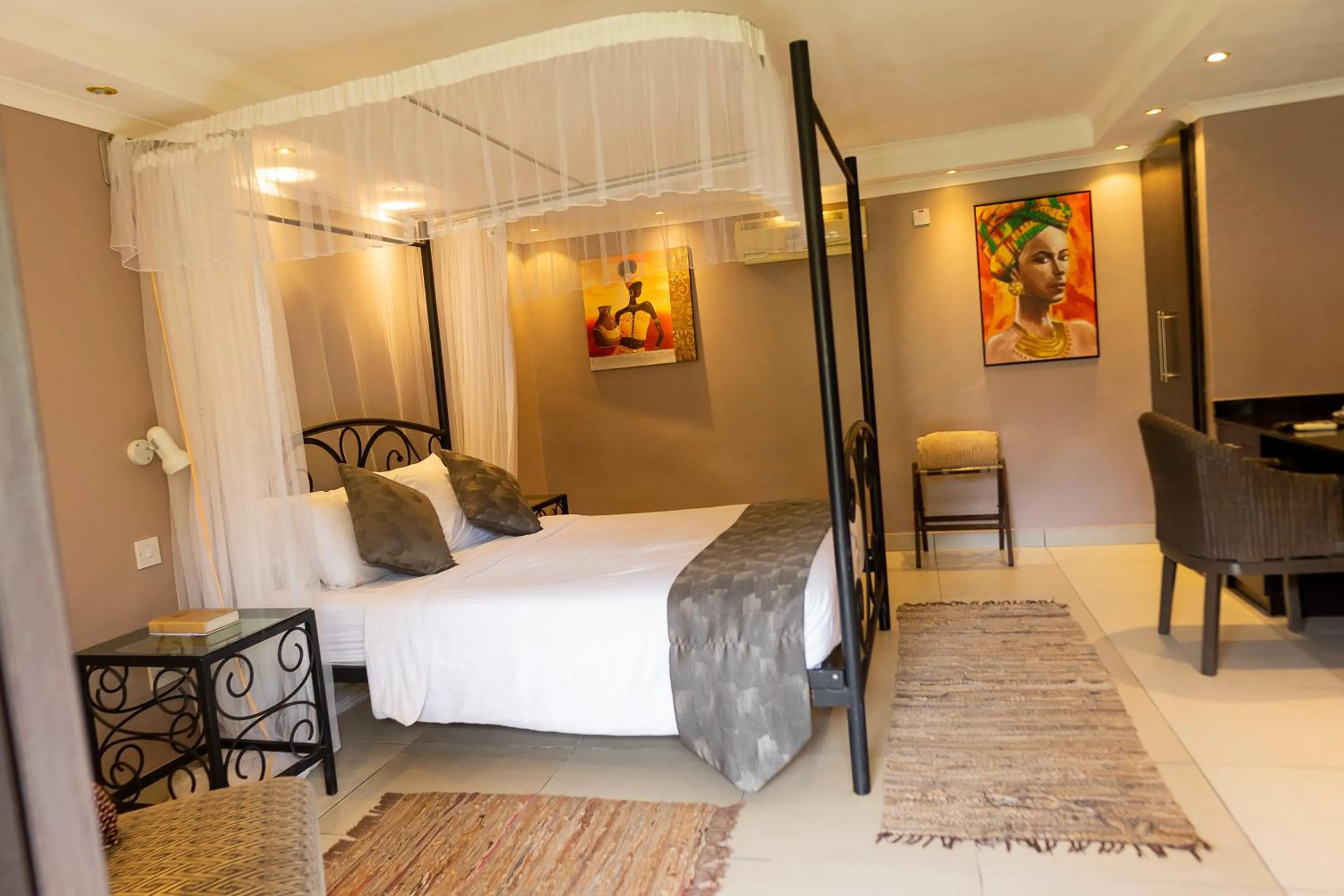 Bed in Casa Mia Lodge & Restaurant