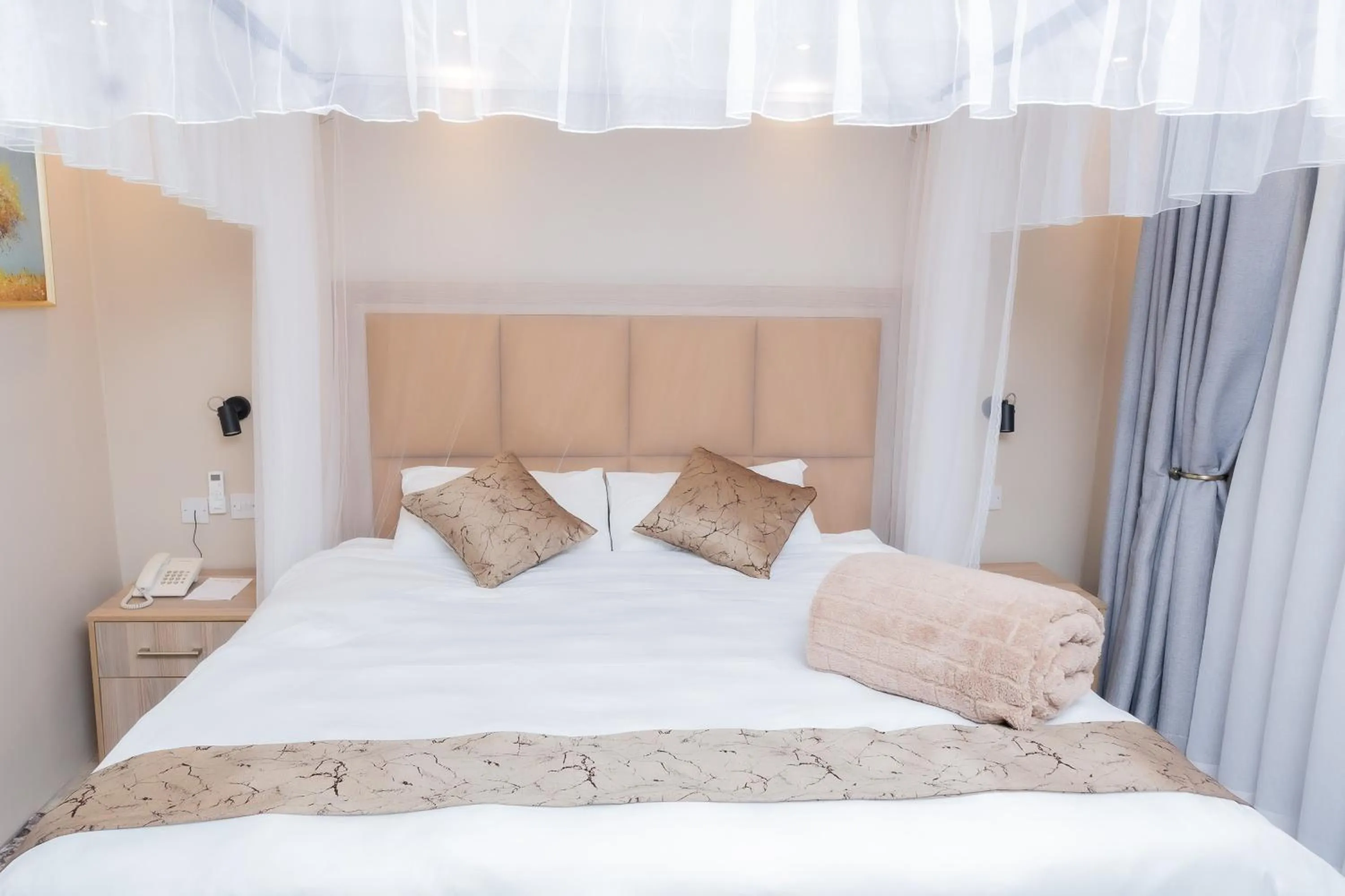 Bed in Casa Mia Lodge & Restaurant