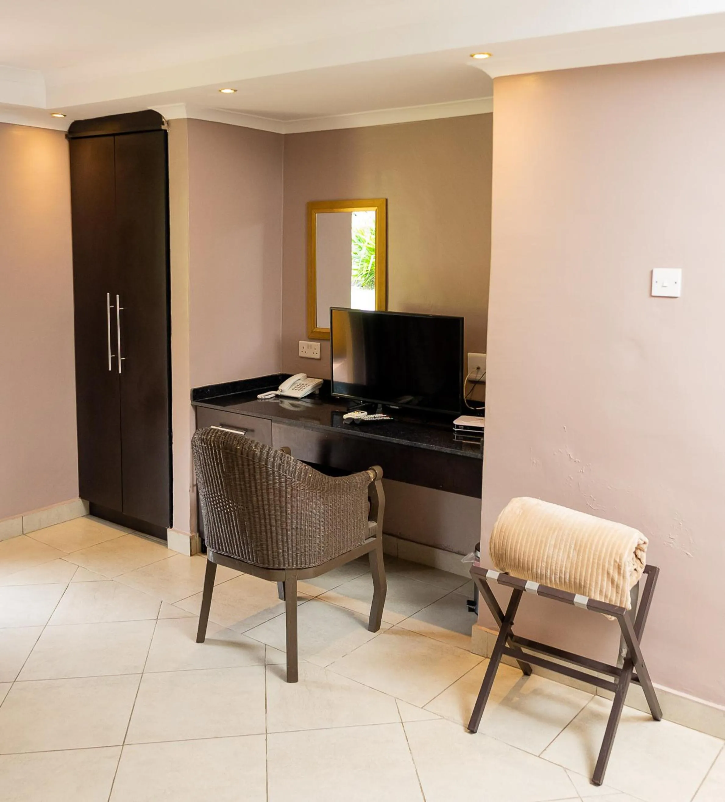 TV and multimedia in Casa Mia Lodge & Restaurant