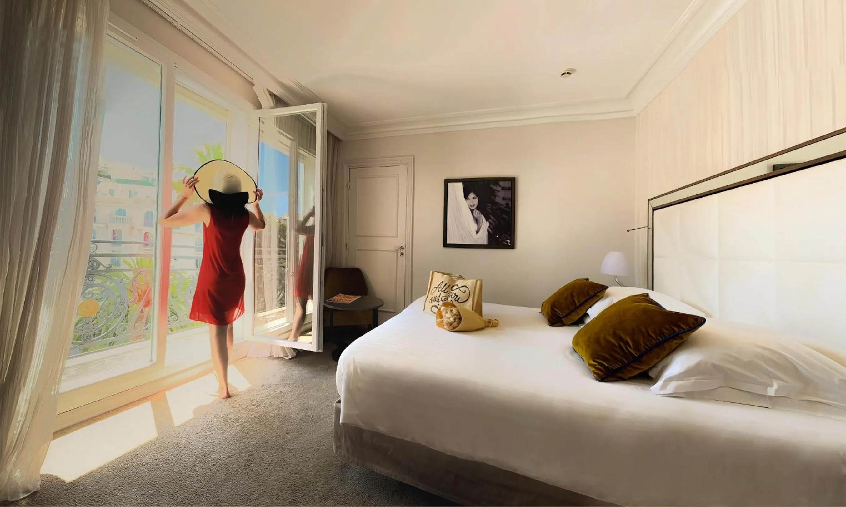 Bedroom, Bed in Hôtel Le Canberra