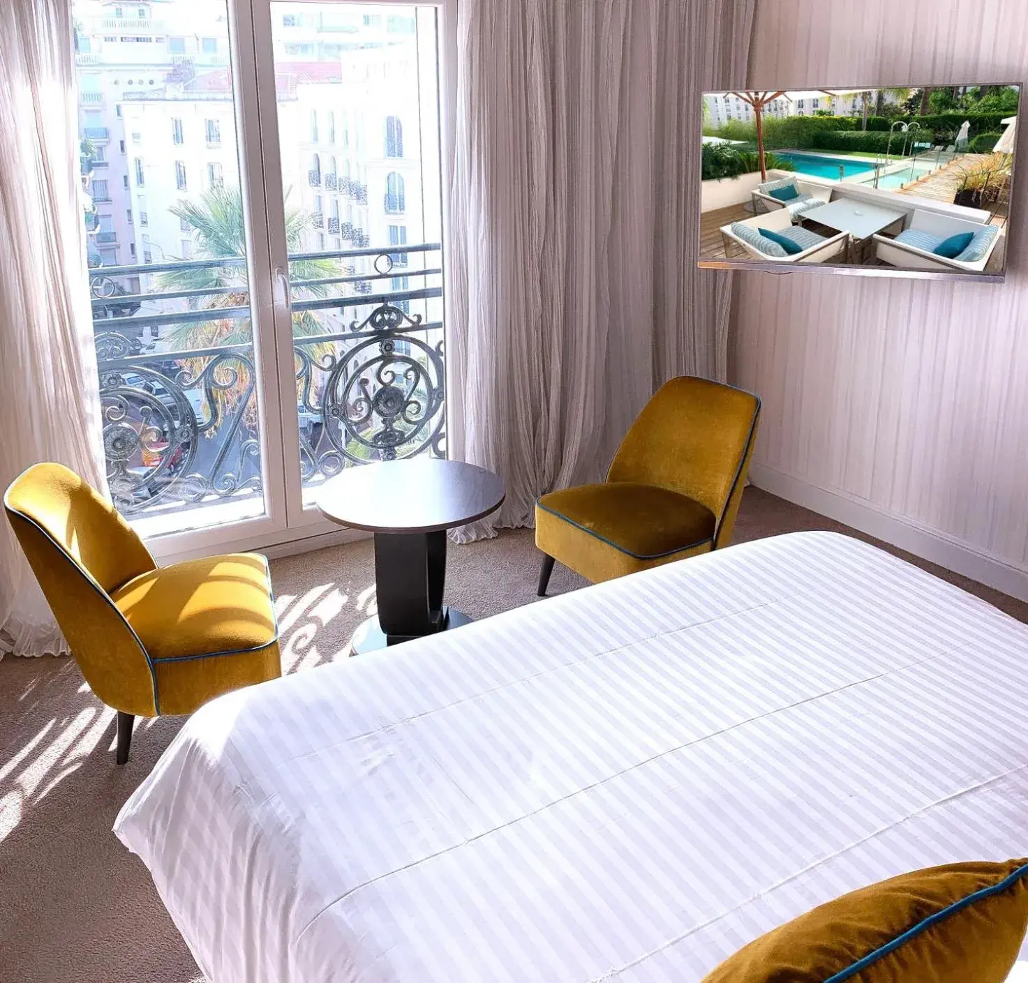 Junior Suite with Garden View in Hôtel Le Canberra Junior Suite with Garden View in Hôtel Le Canberra