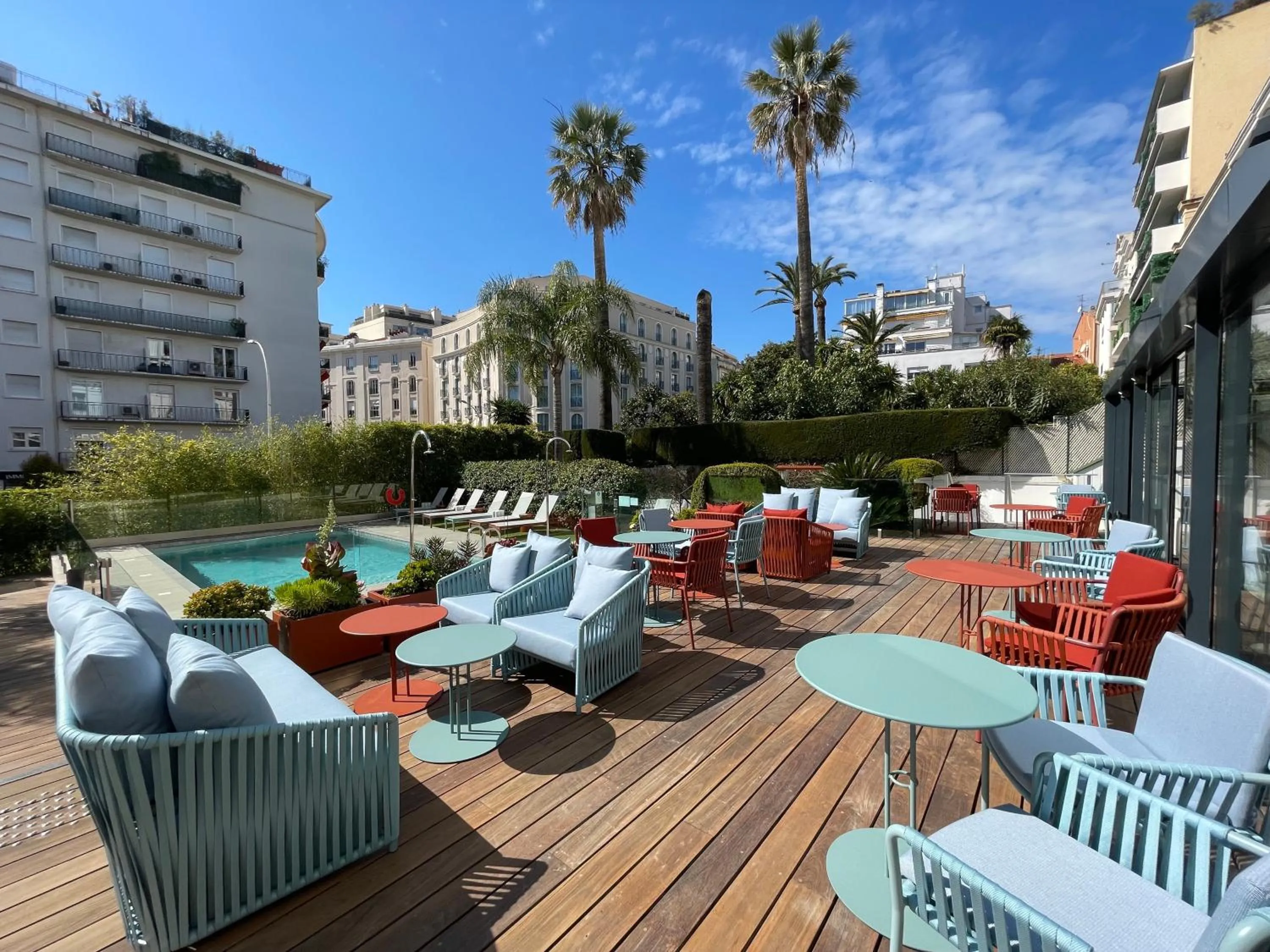 Swimming pool in Hôtel Le Canberra