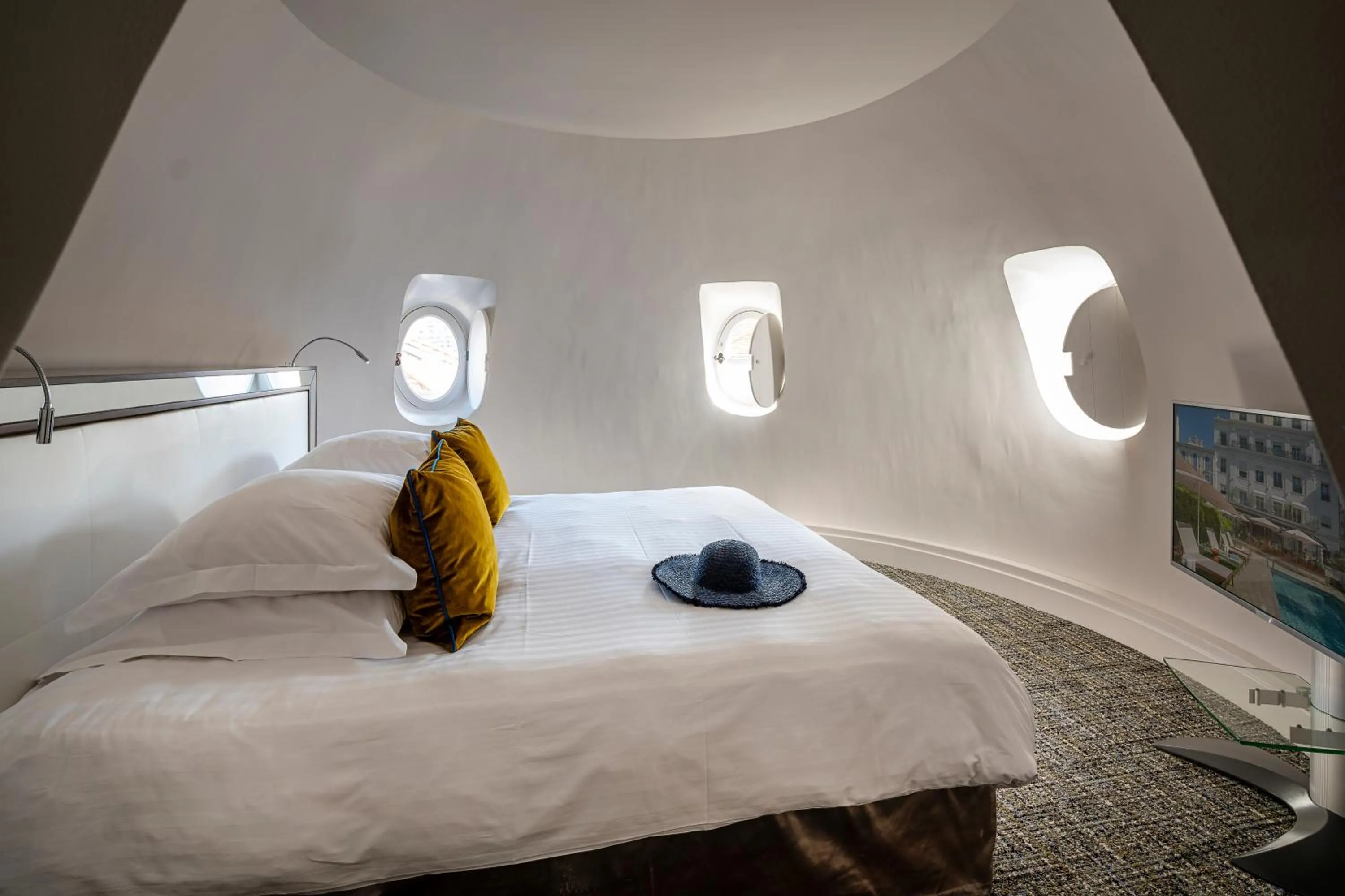 Bed in Hôtel Le Canberra