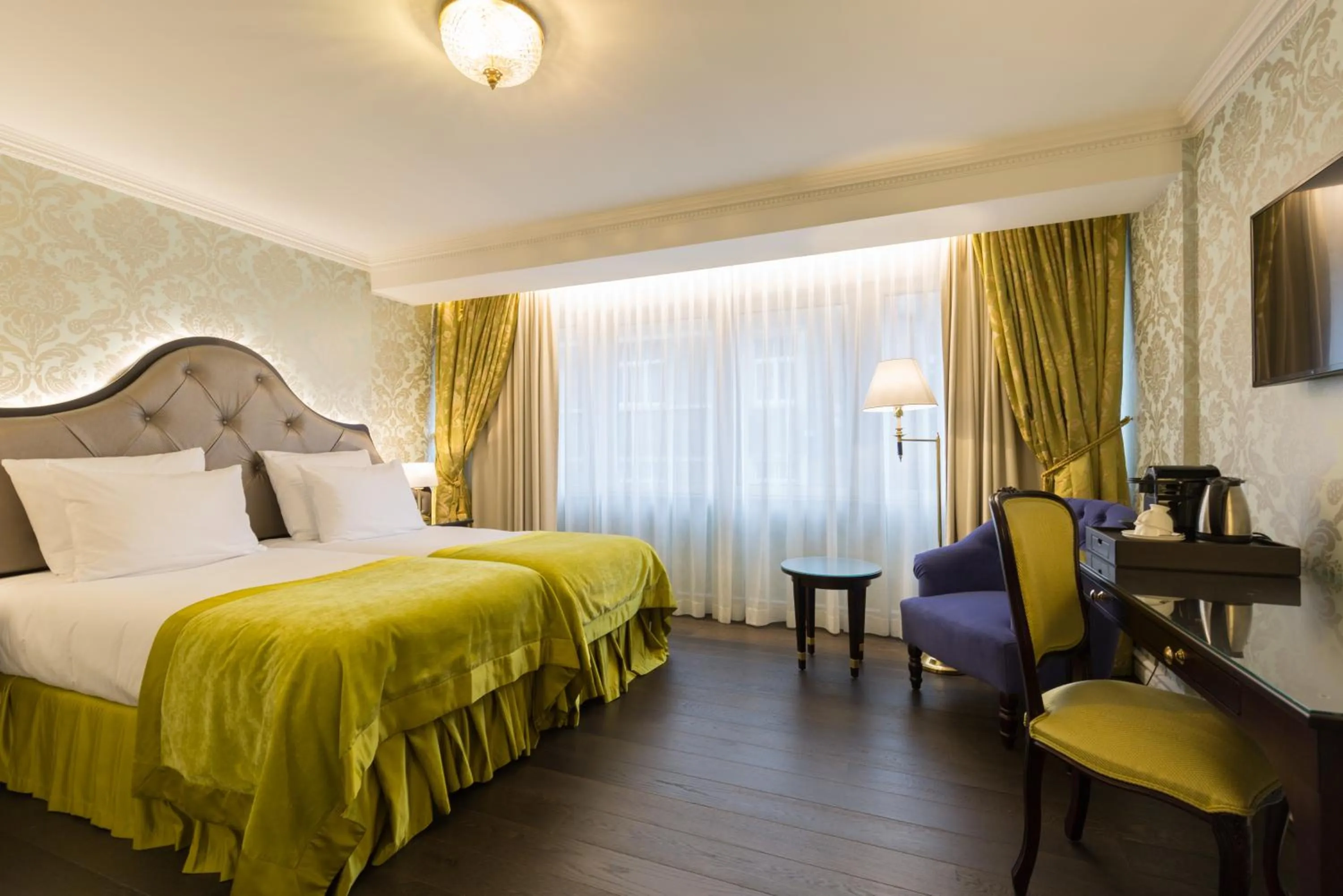 TV and multimedia, Bed in Stanhope Hotel by Thon Hotels