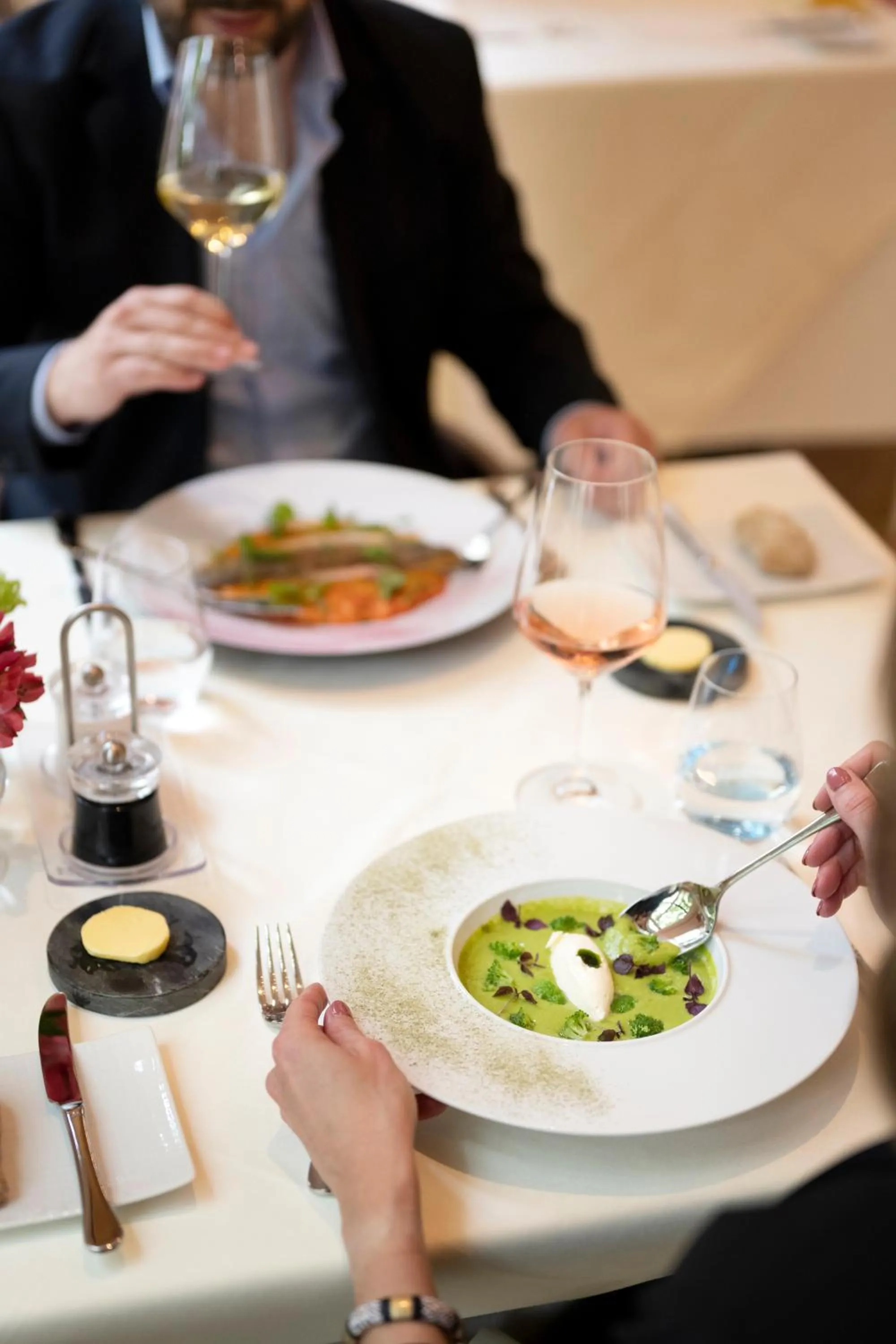 Restaurant/places to eat in Stanhope Hotel by Thon Hotels