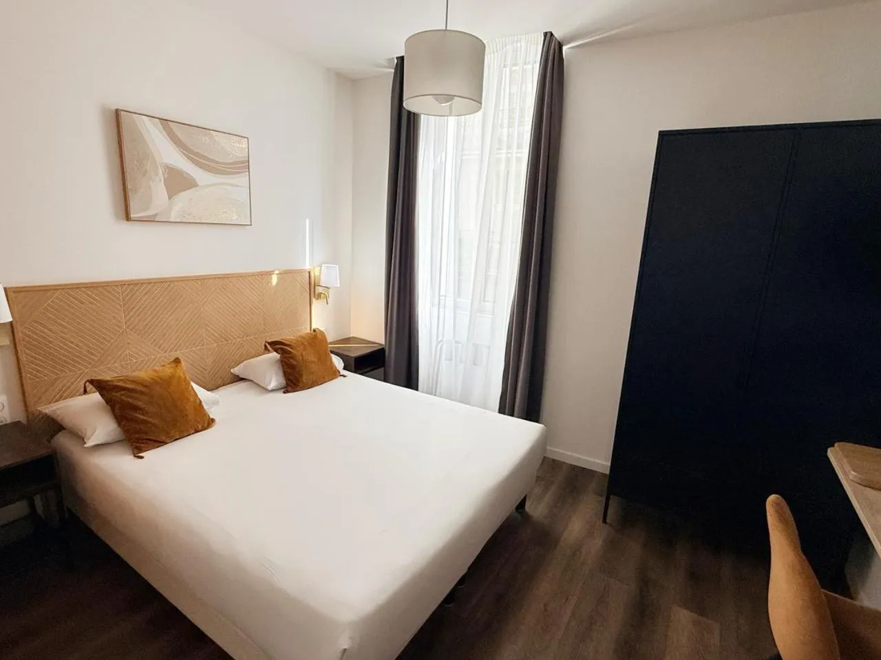 Bed in Hôtel P.L.M.