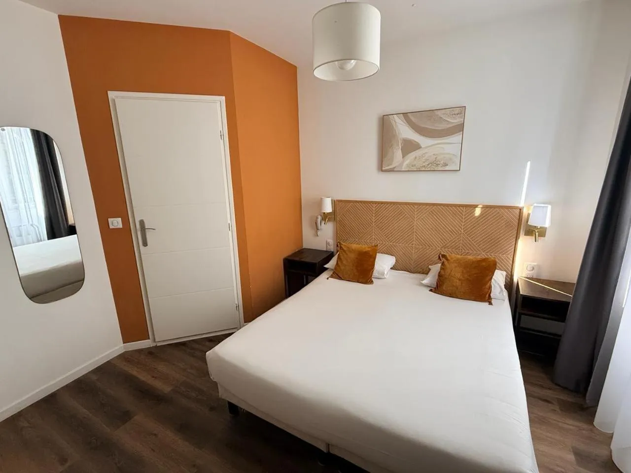 Bed in Hôtel P.L.M.