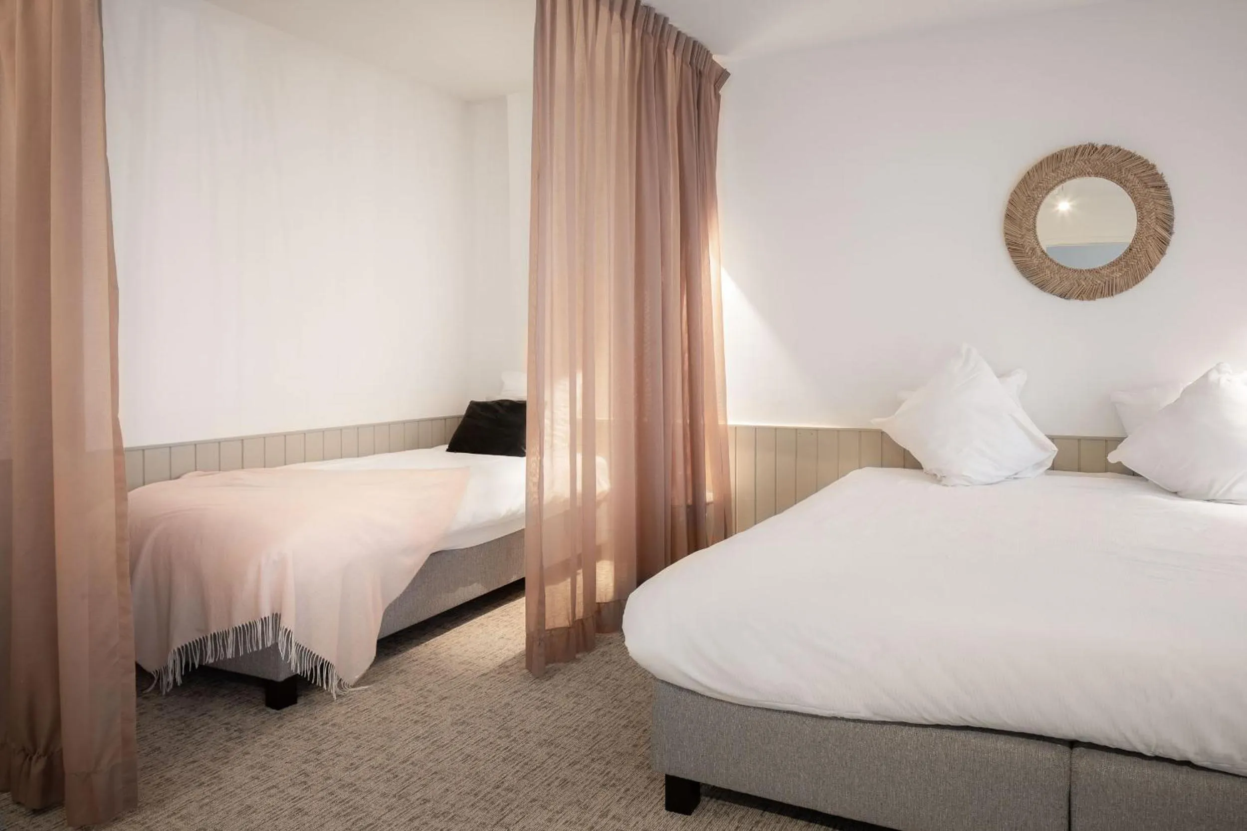 Bedroom, Bed in Hotel Augustyn Brugge