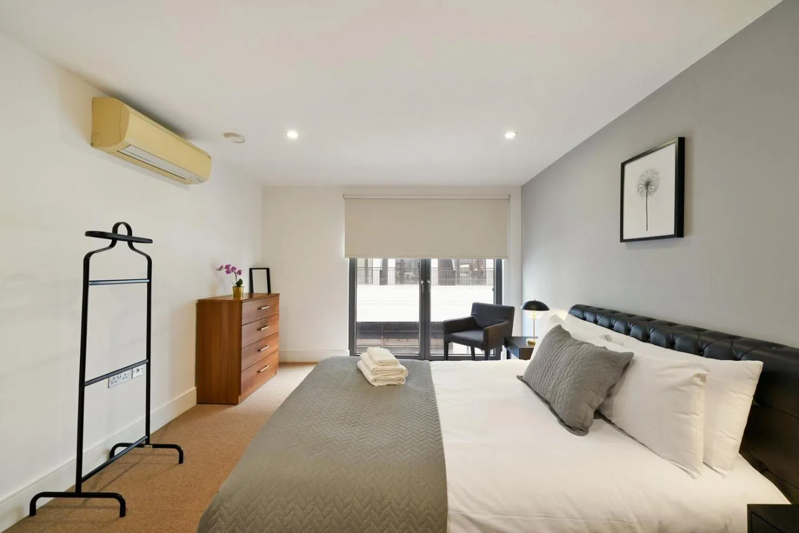 Bed in Modern Apartments in Bayswater Central London FREE WIFI & AIRCON by City Stay Aparts London