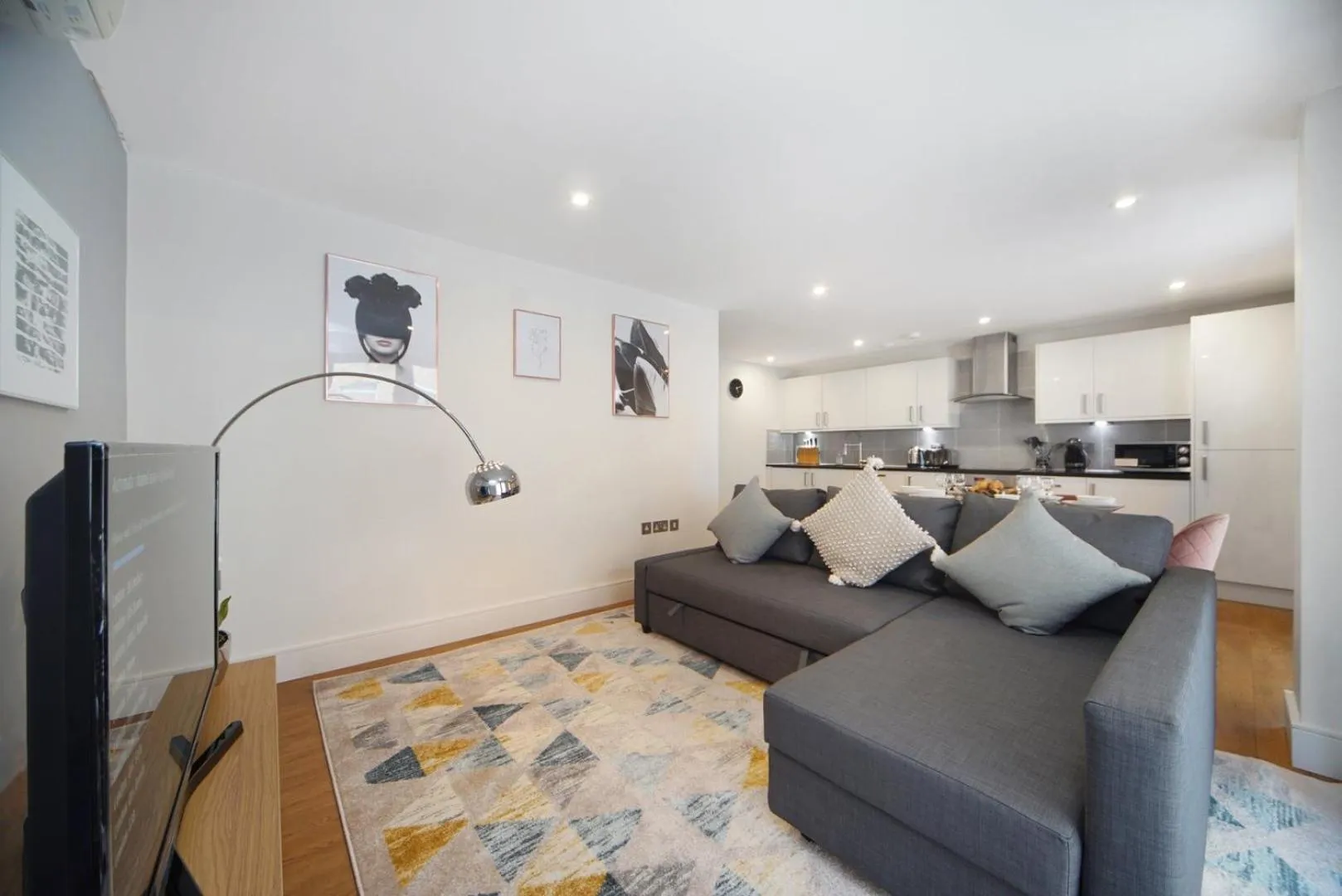 Modern Apartments in Bayswater Central London FREE WIFI & AIRCON by City Stay Aparts London