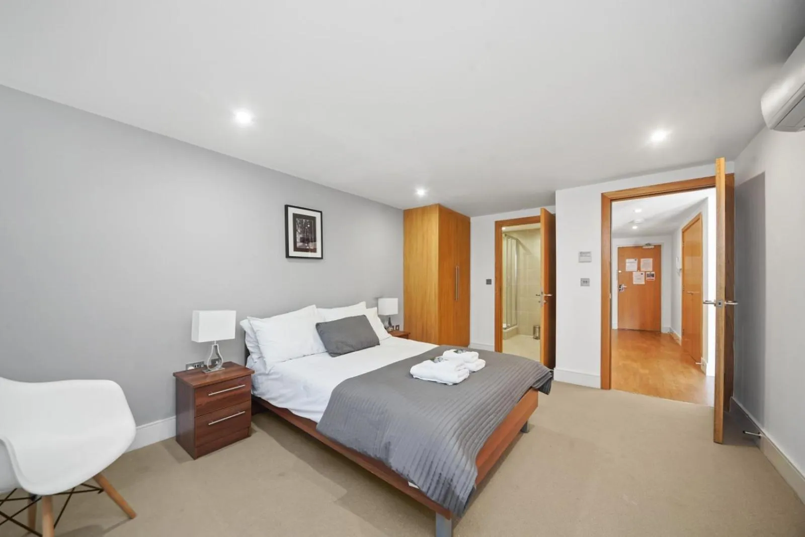 Photo of the whole room, Bed in Modern Apartments in Bayswater Central London FREE WIFI & AIRCON by City Stay Aparts London