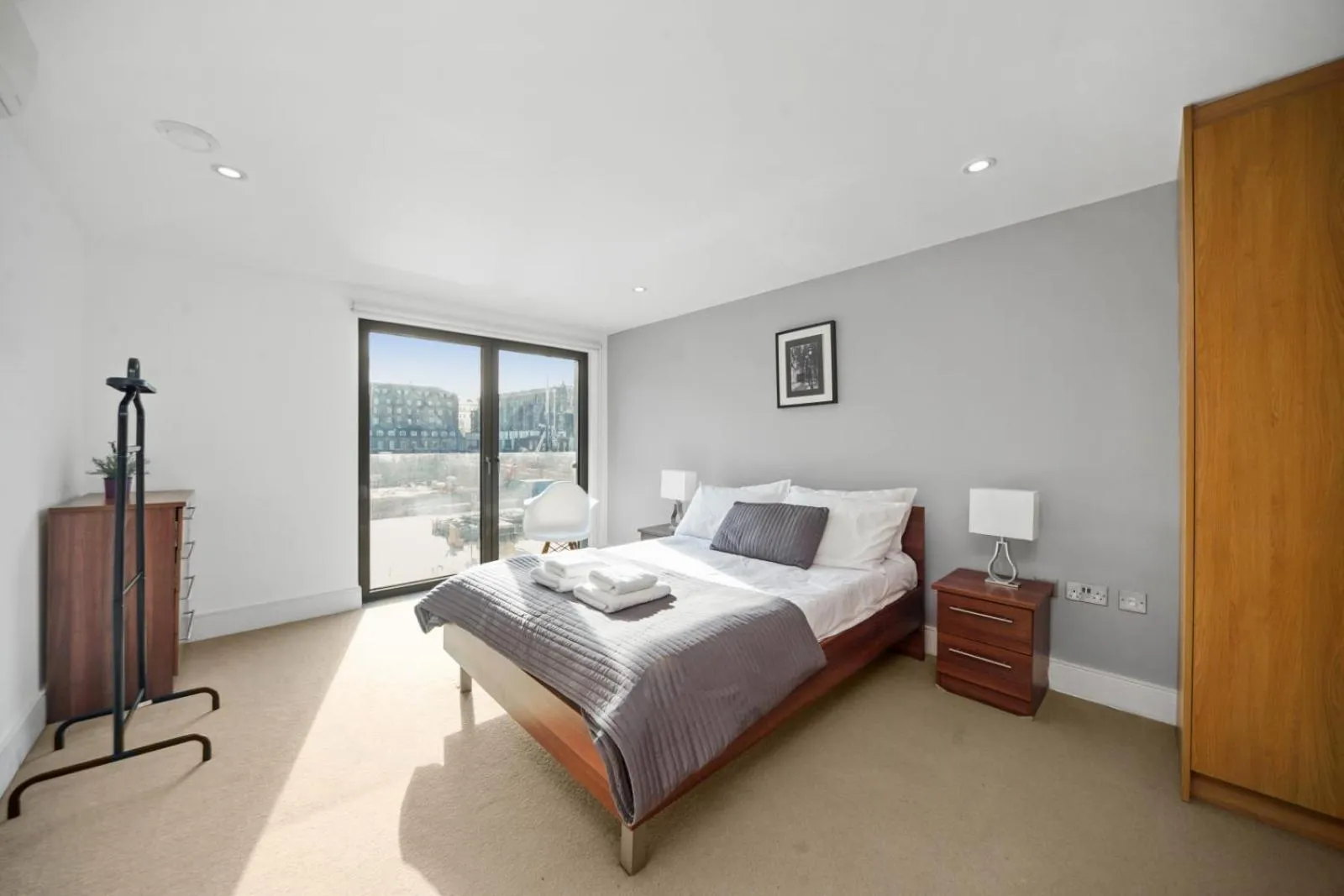 Photo of the whole room, Bed in Modern Apartments in Bayswater Central London FREE WIFI & AIRCON by City Stay Aparts London