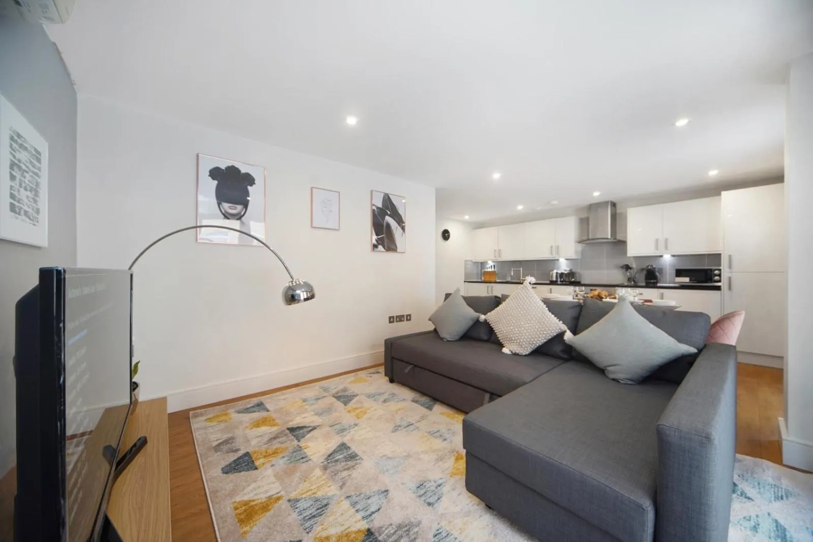 Living room in Modern Apartments in Bayswater Central London FREE WIFI & AIRCON by City Stay Aparts London