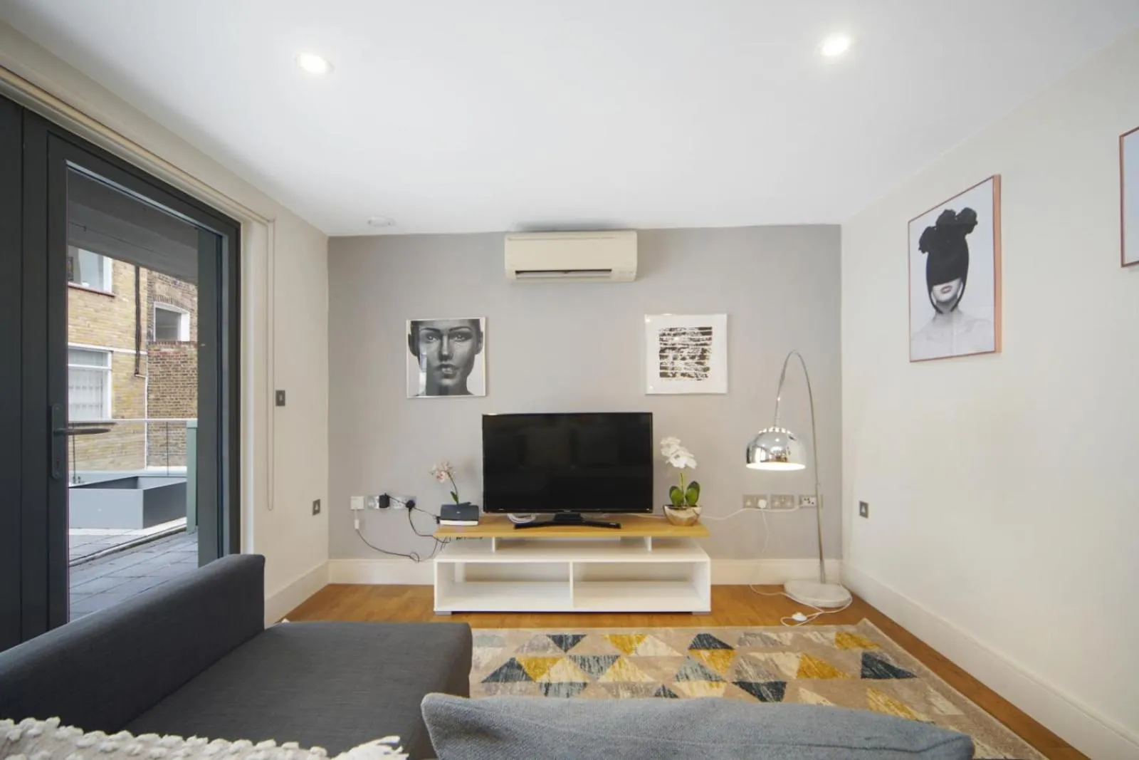TV and multimedia in Modern Apartments in Bayswater Central London FREE WIFI & AIRCON by City Stay Aparts London
