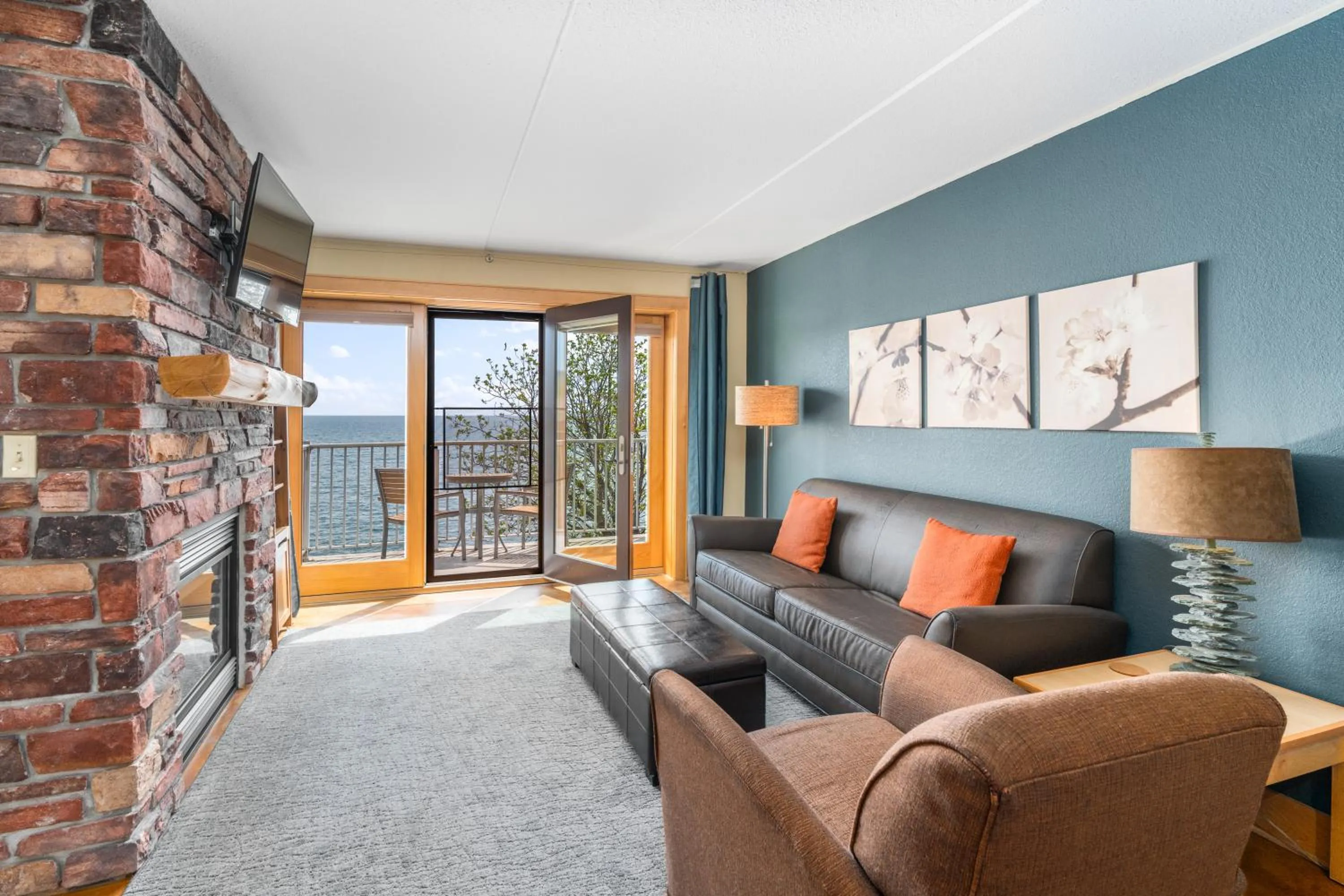 Living room in East Bay Suites