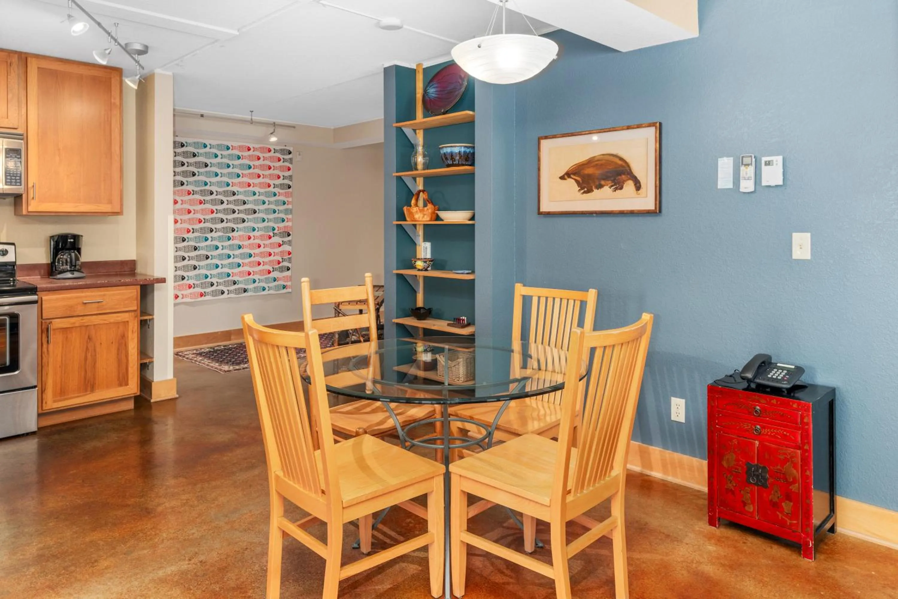 Dining area in East Bay Suites