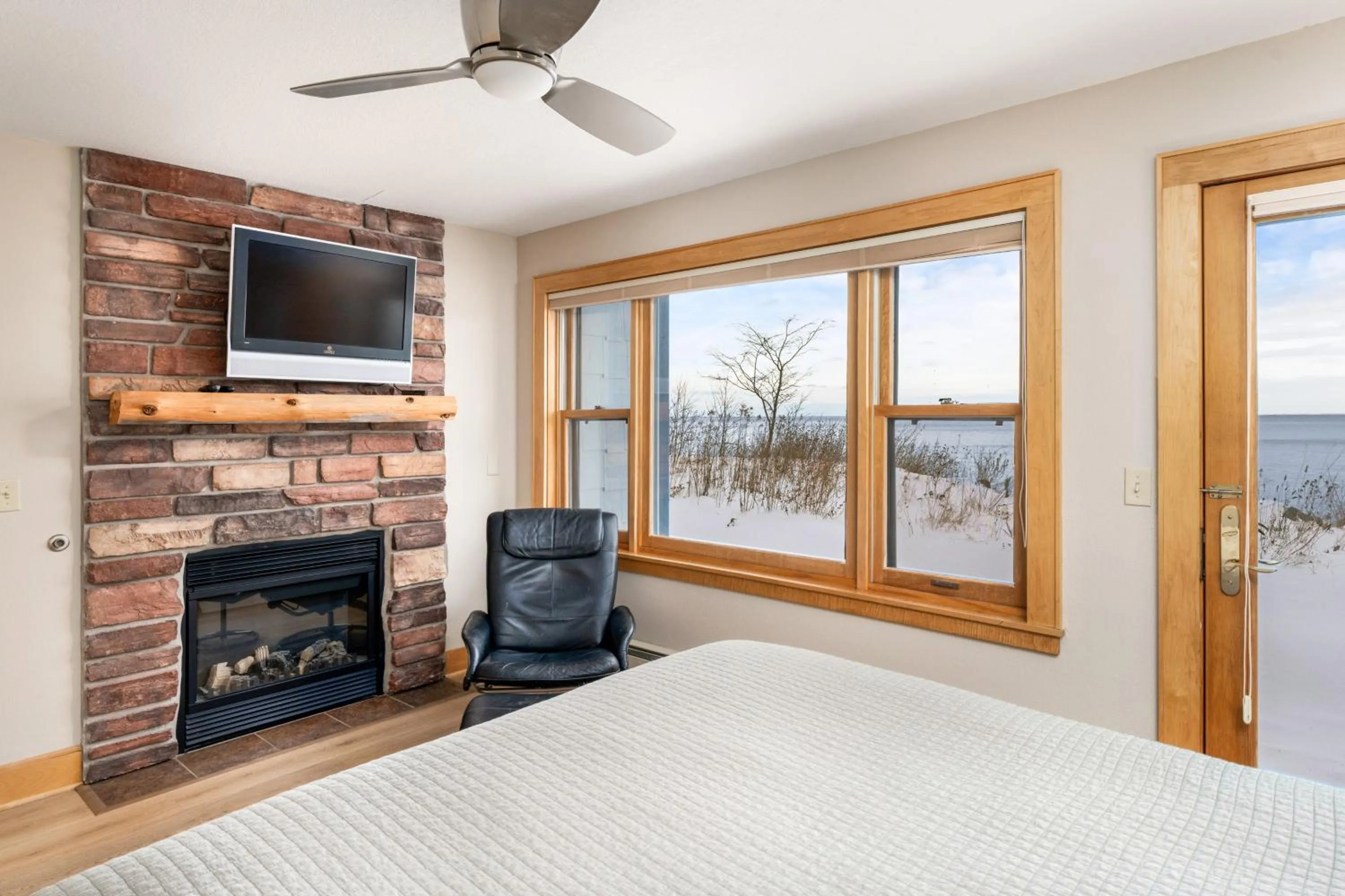 Bedroom, Bed in East Bay Suites