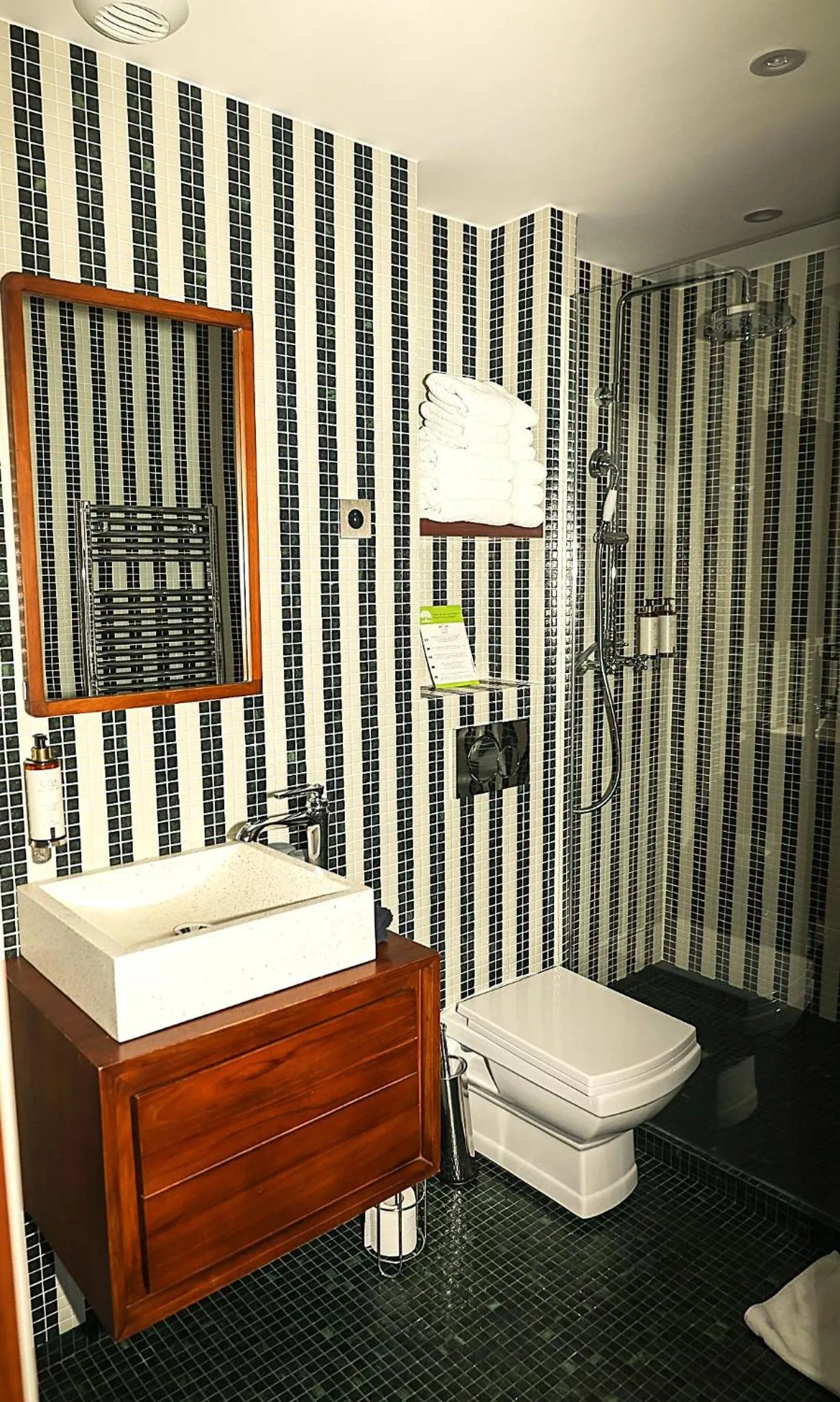 Toilet in Hôtel d'Argenson