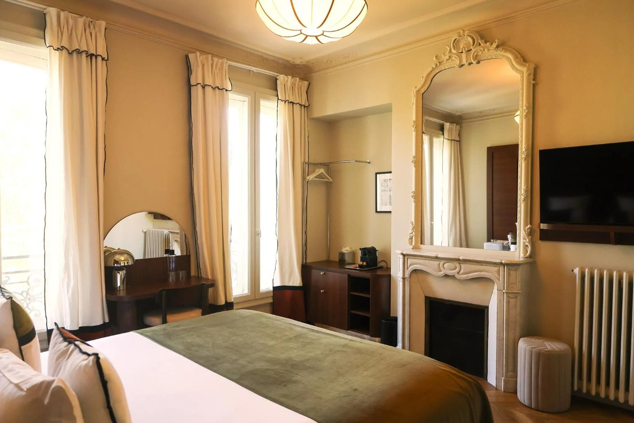 Bed in Hôtel d'Argenson